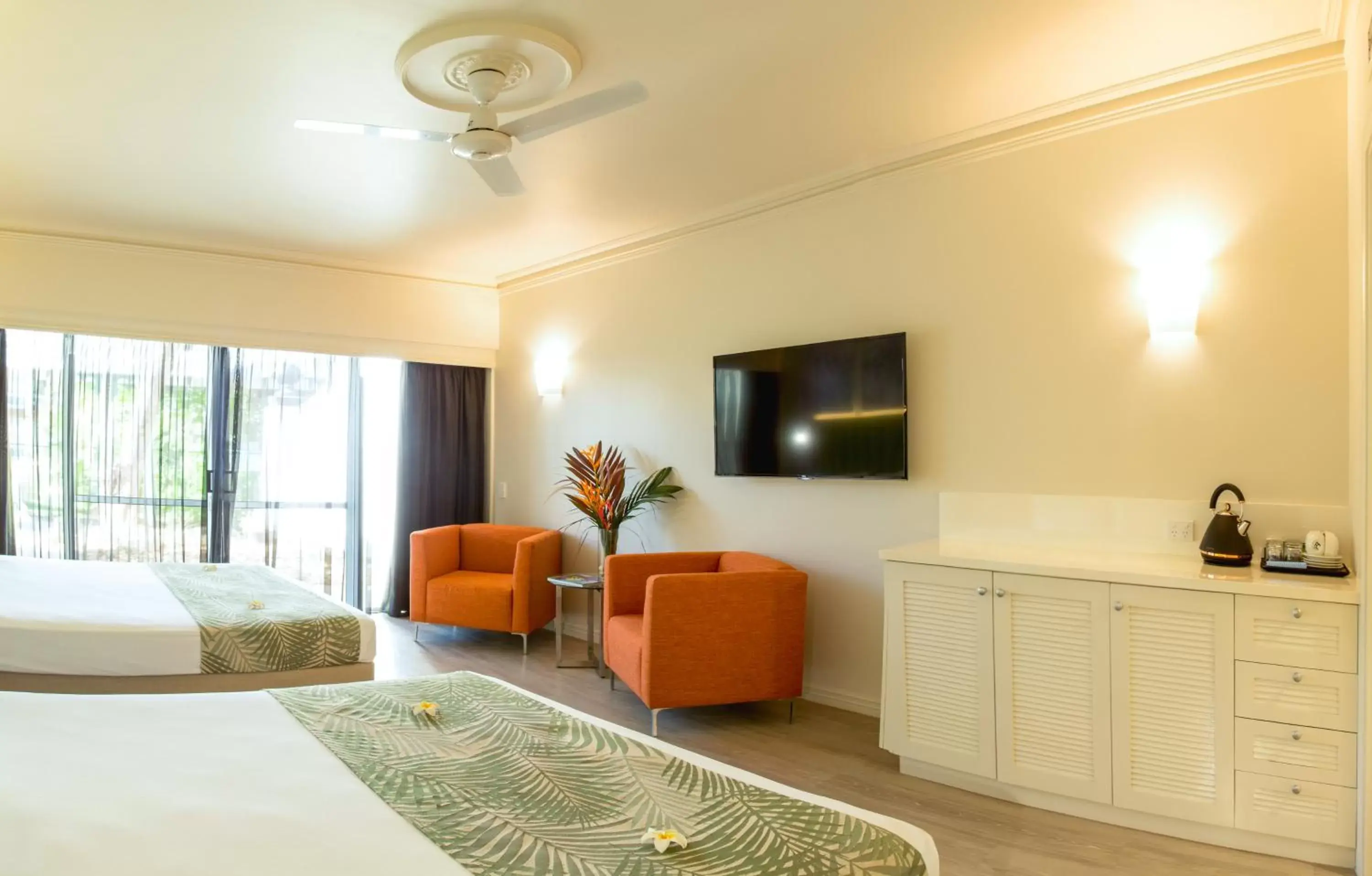 Seating area, TV/Entertainment Center in Cairns Colonial Club Resort