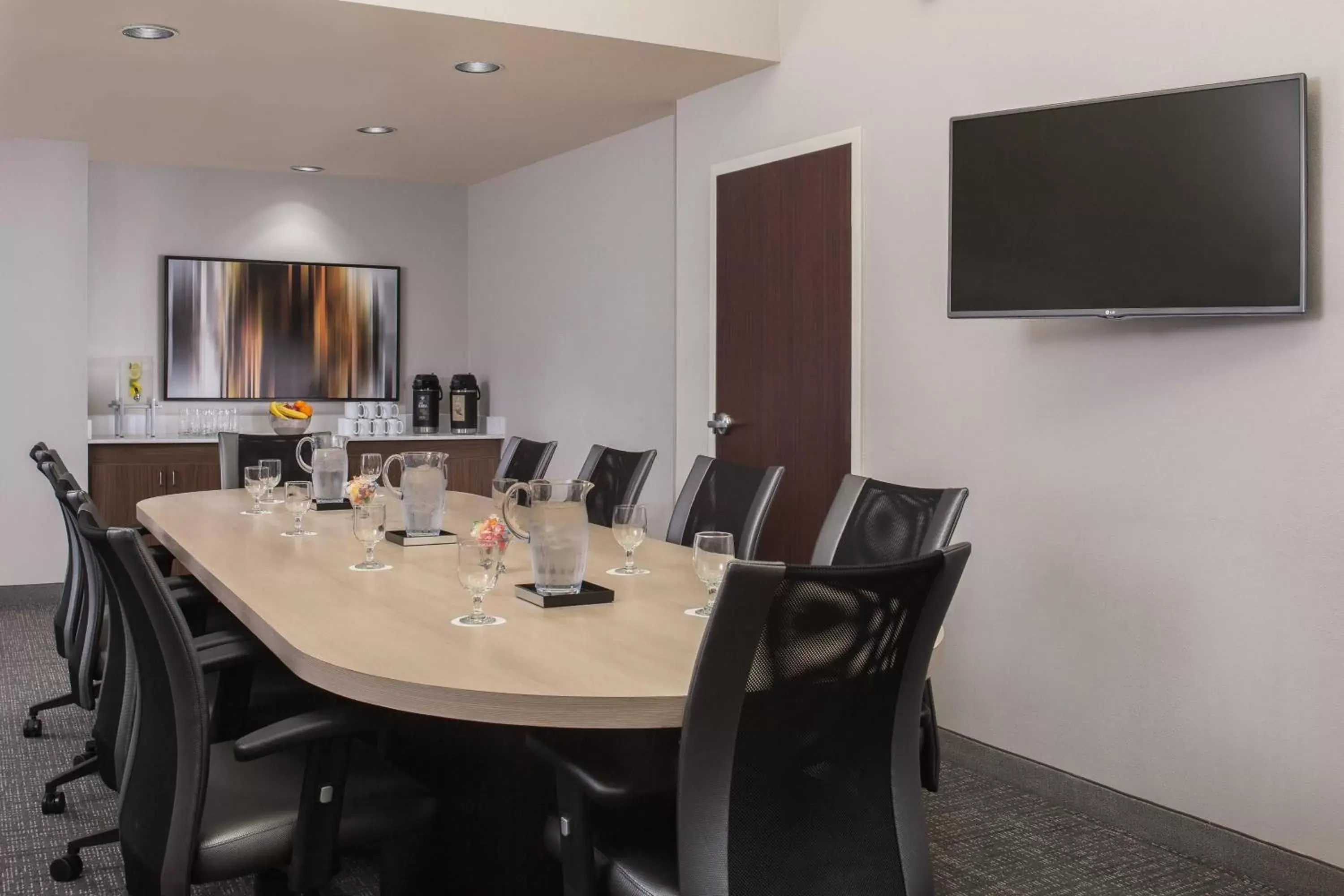 Meeting/conference room, TV/Entertainment Center in Courtyard by Marriott Nashville Downtown