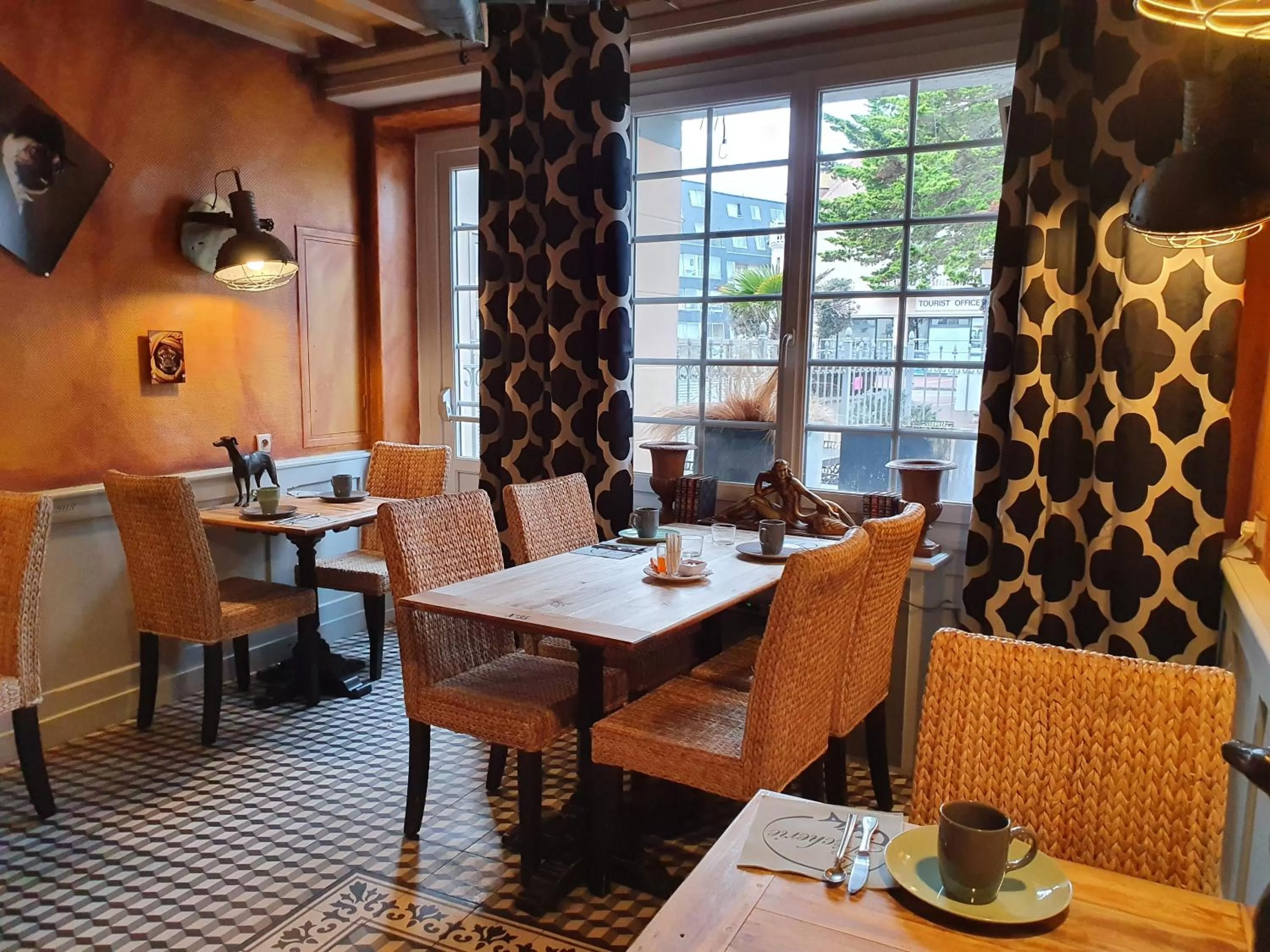 Hotel restaurant La Pêcherie - Le manoir d'à coté - Les 5 ruches -Logis hôtels