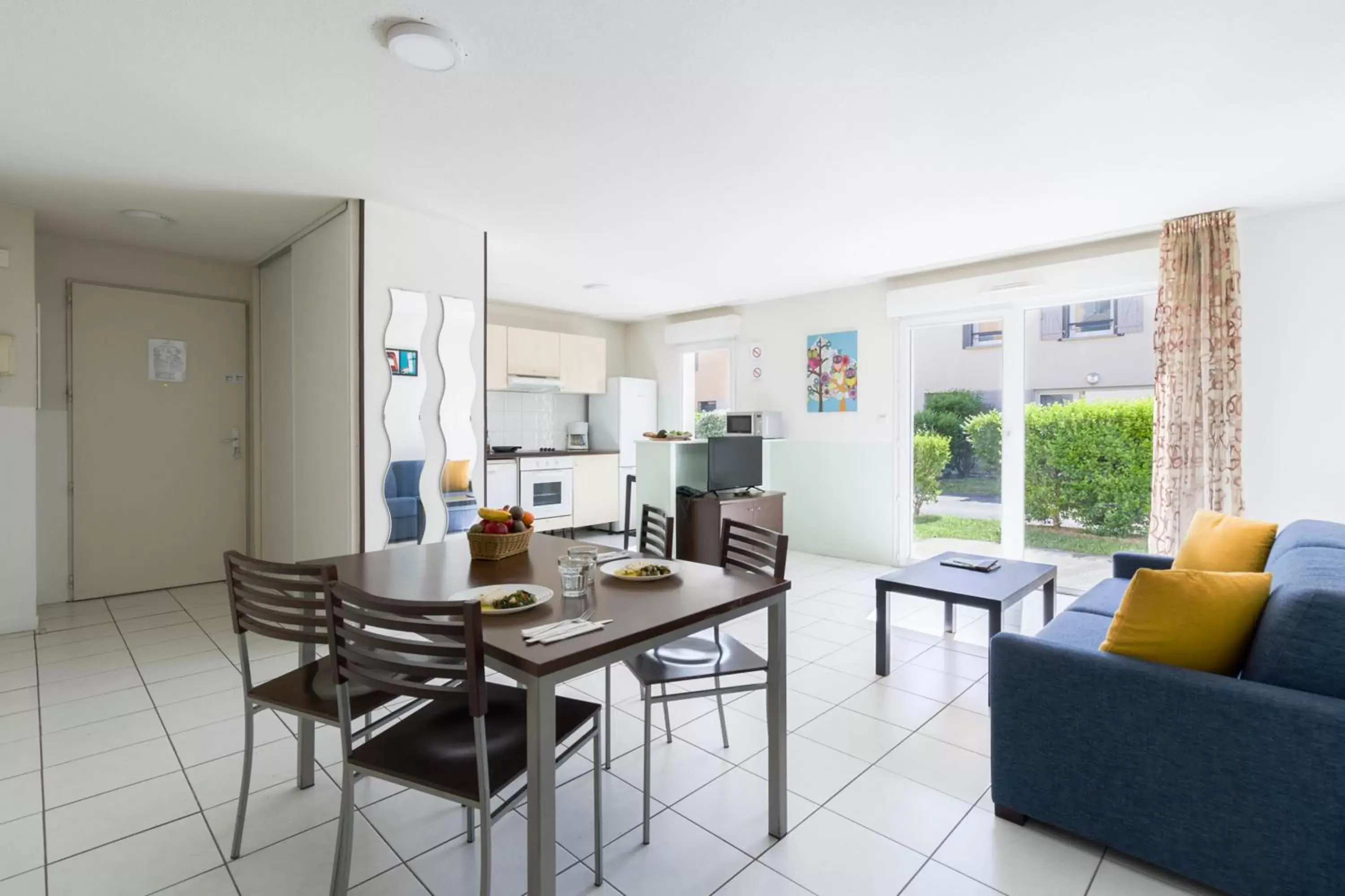 Living room, Dining Area in Garden & City Clermont-Ferrand - Gerzat