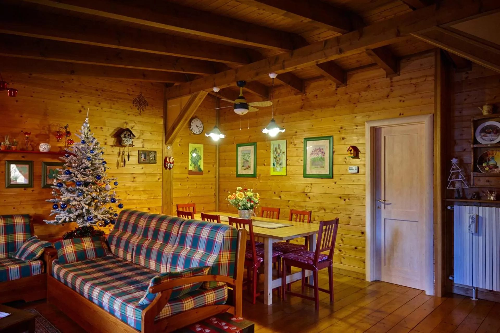 Seating area in piccola baita