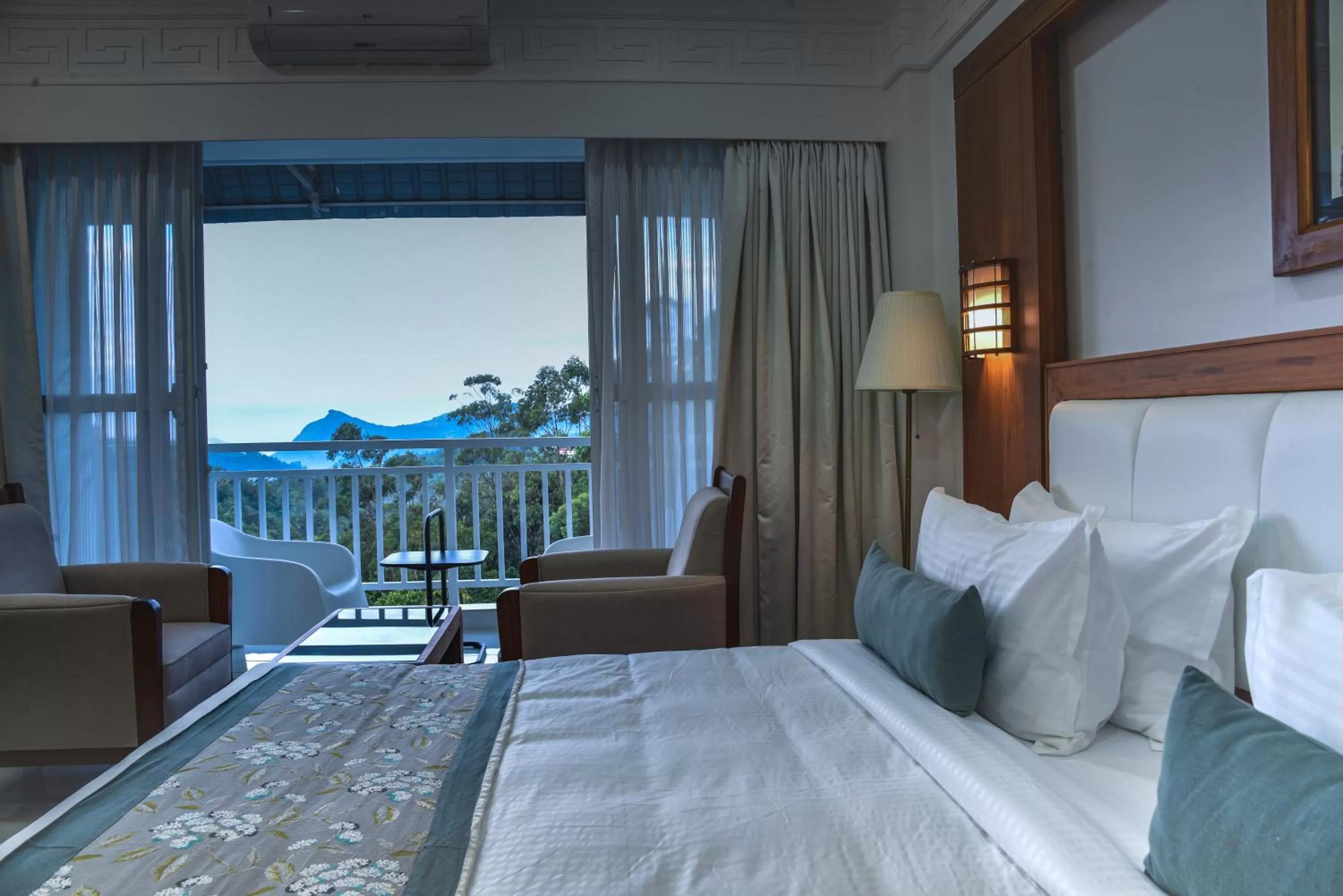 View (from property/room), Bed in HOTEL WHITE HOUSE, Munnar