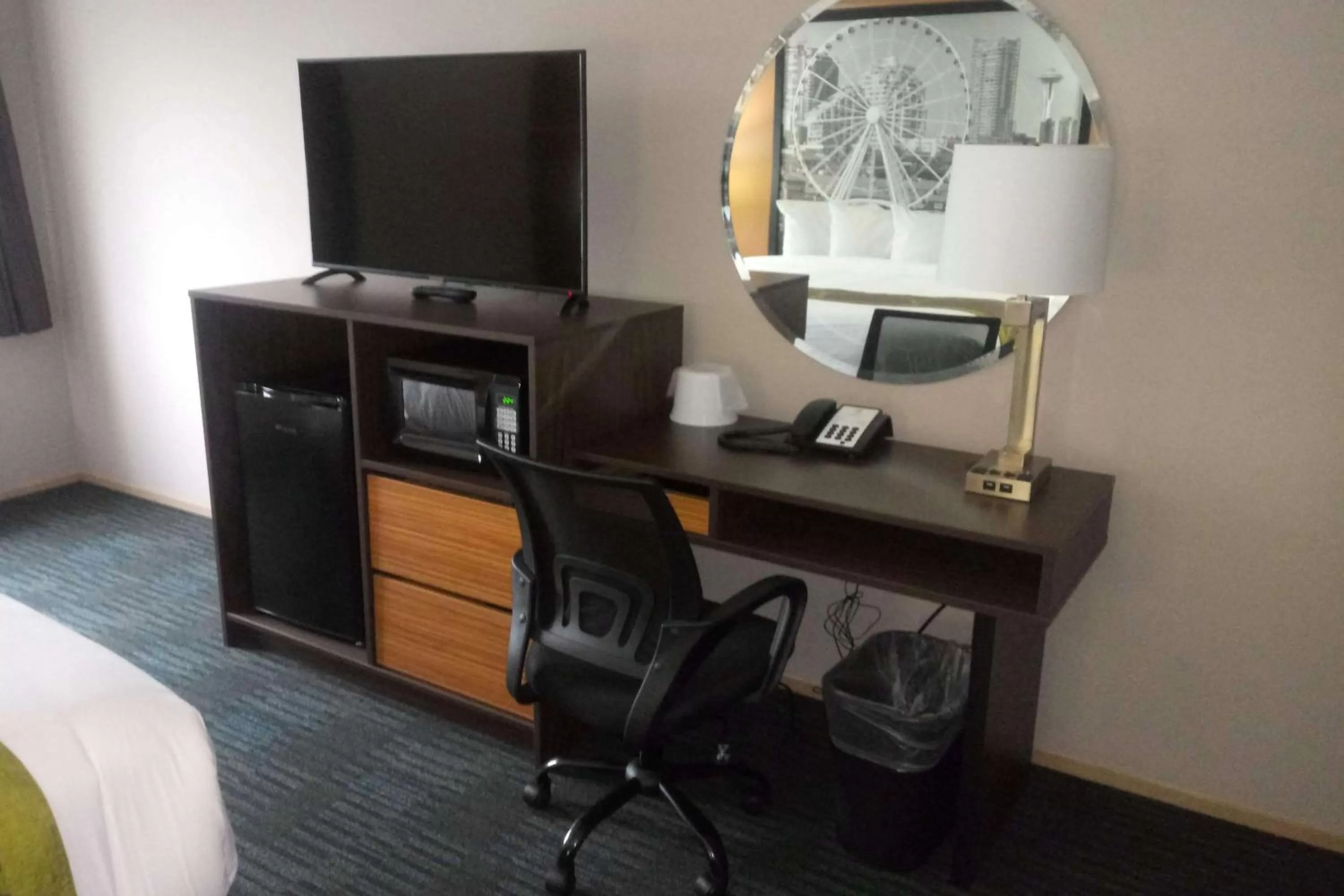 Photo of the whole room in Super 8 by Wyndham Lynnwood