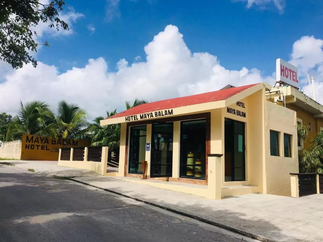 Facade/entrance in Hotel Maya Balam