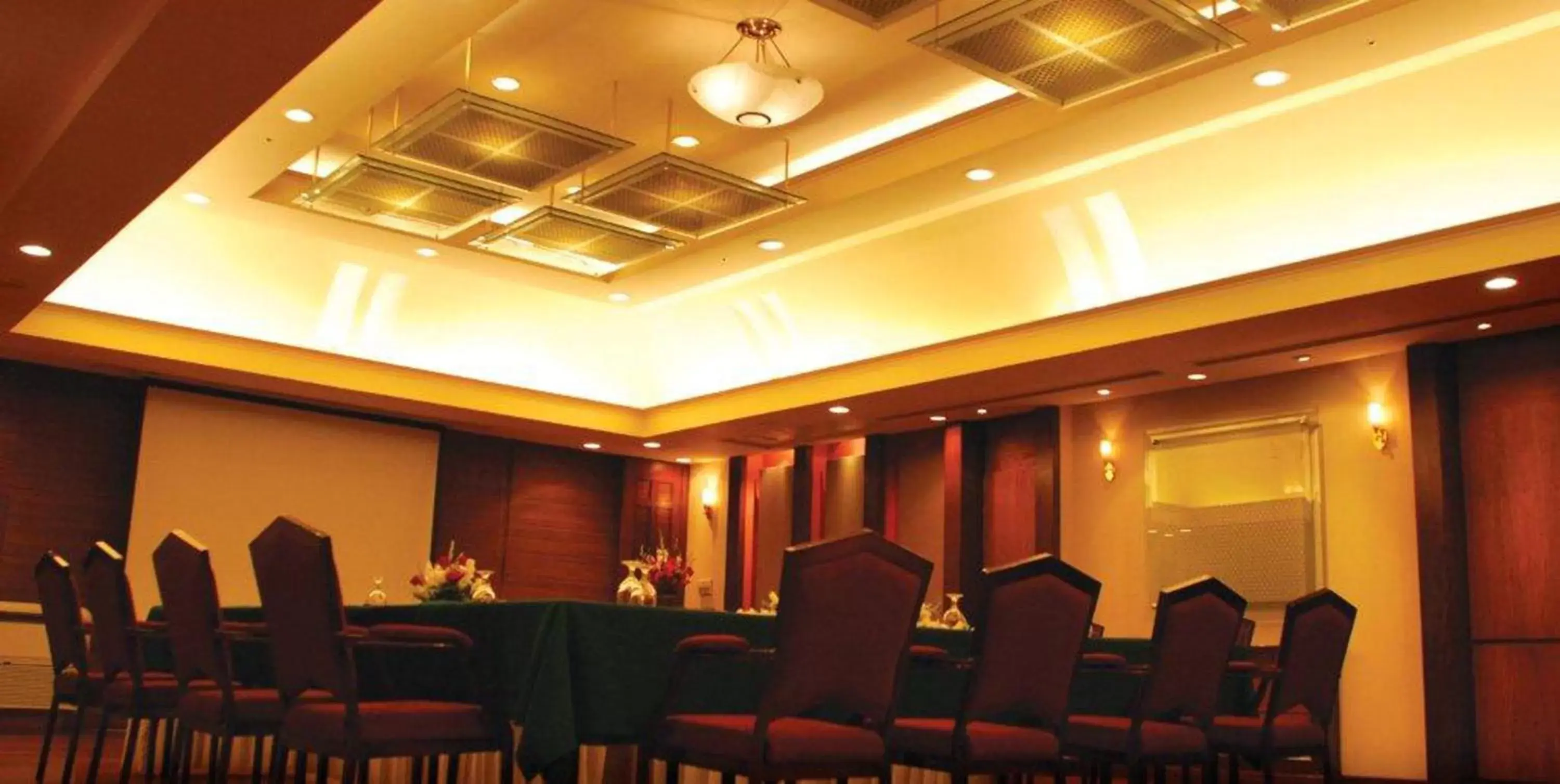 Business facilities in Pearl Continental Hotel, Rawalpindi