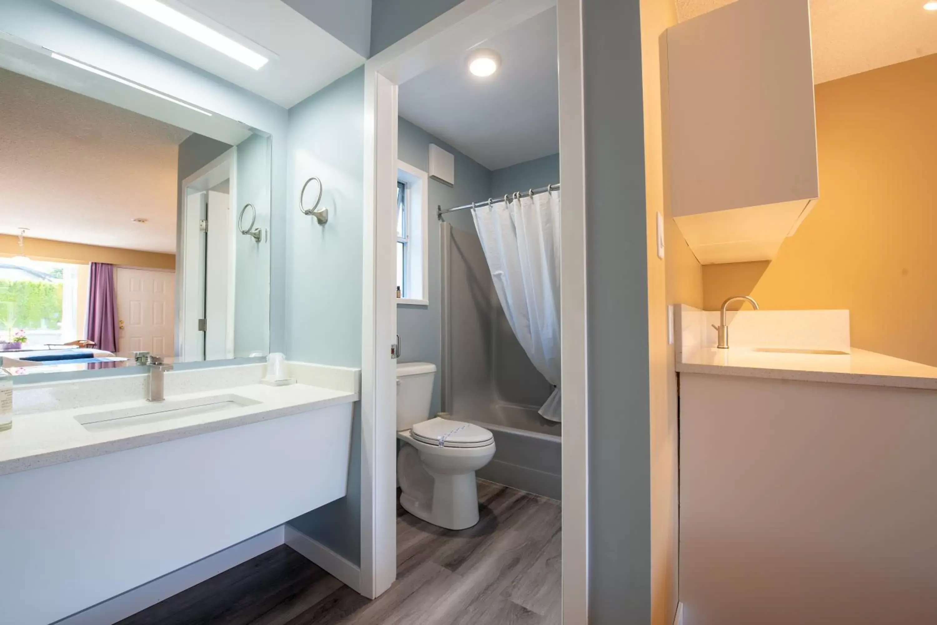 Bathroom in Ocean Crest Motel