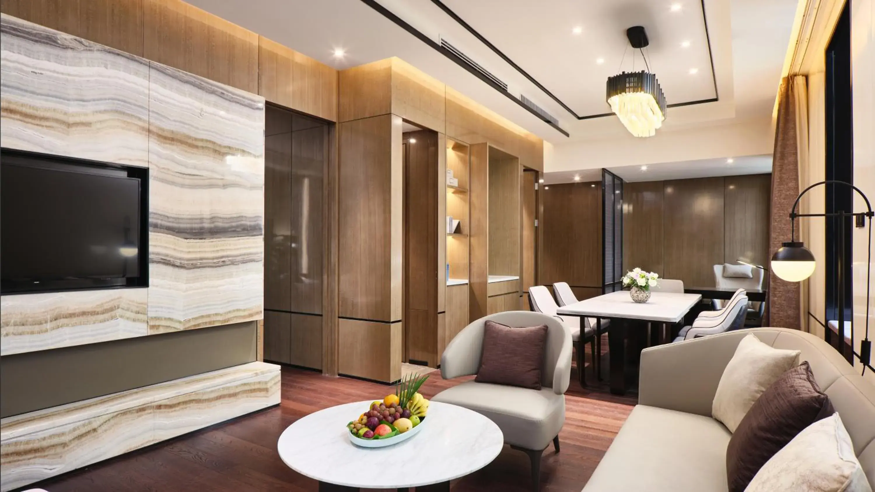 Living room in Crowne Plaza Wuhan Development Zone by IHG Living room in Crowne Plaza Wuhan Development Zone by IHG