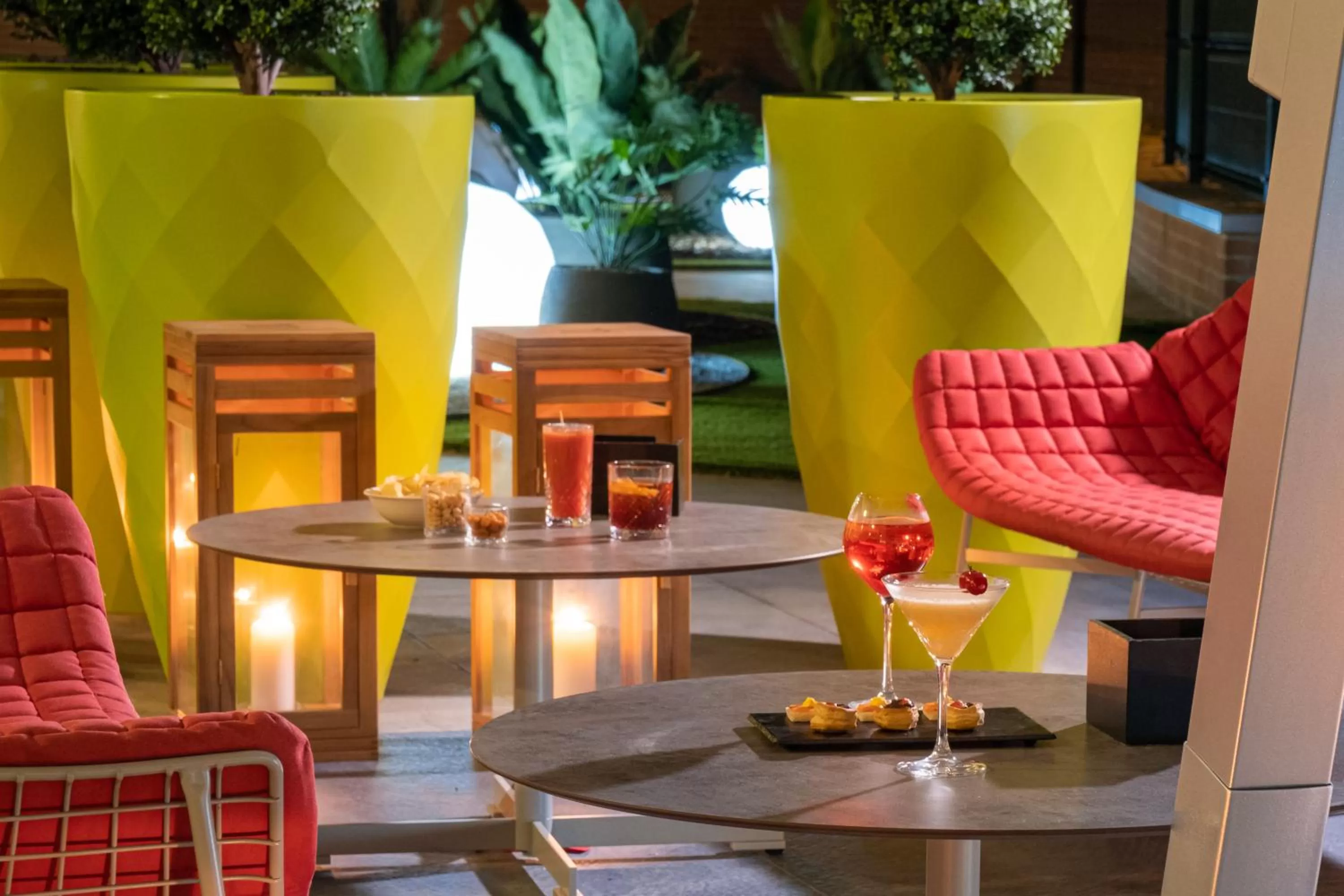 Lounge or bar in Savhotel Fiera Bologna