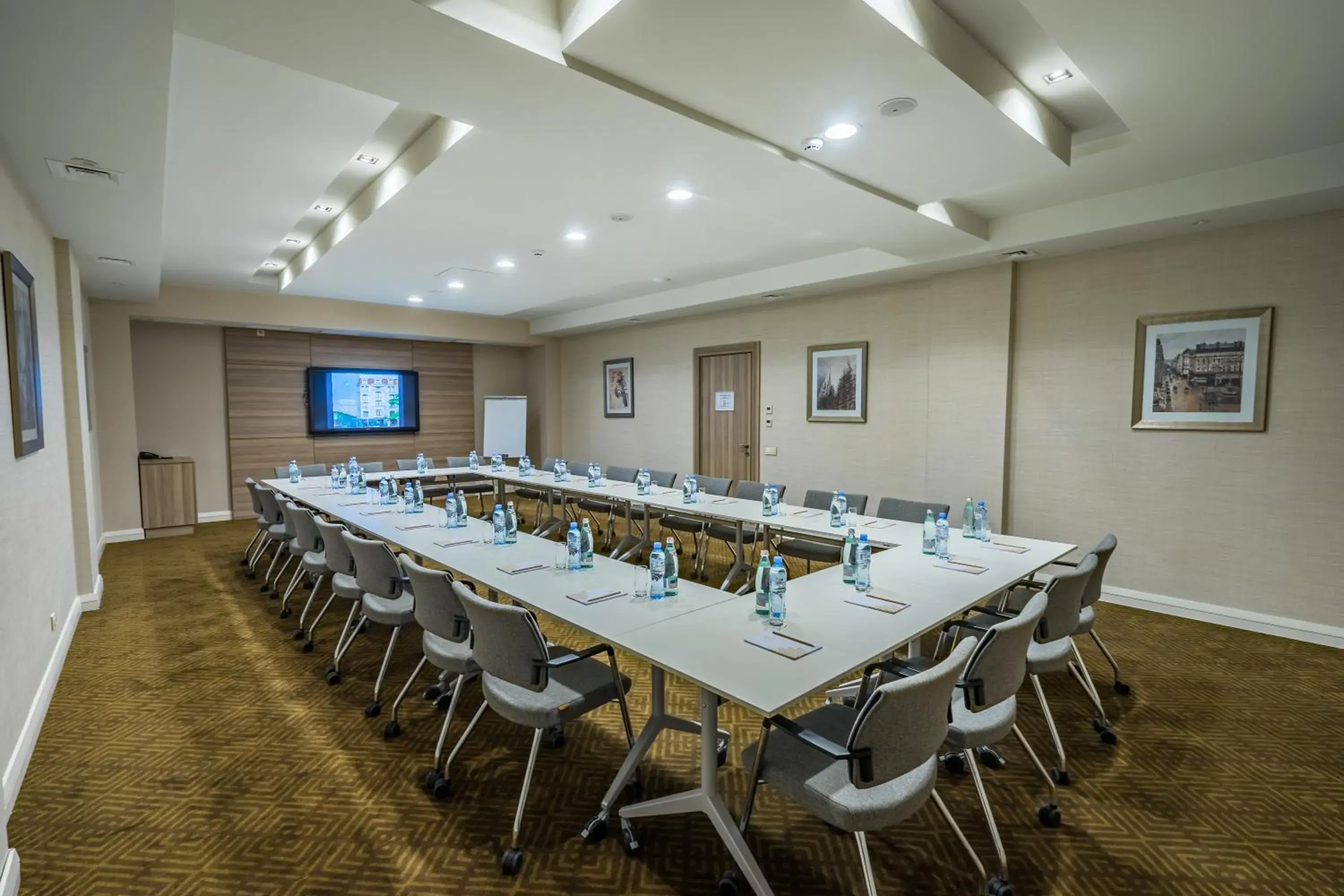 Meeting/conference room in City Avenue Hotel