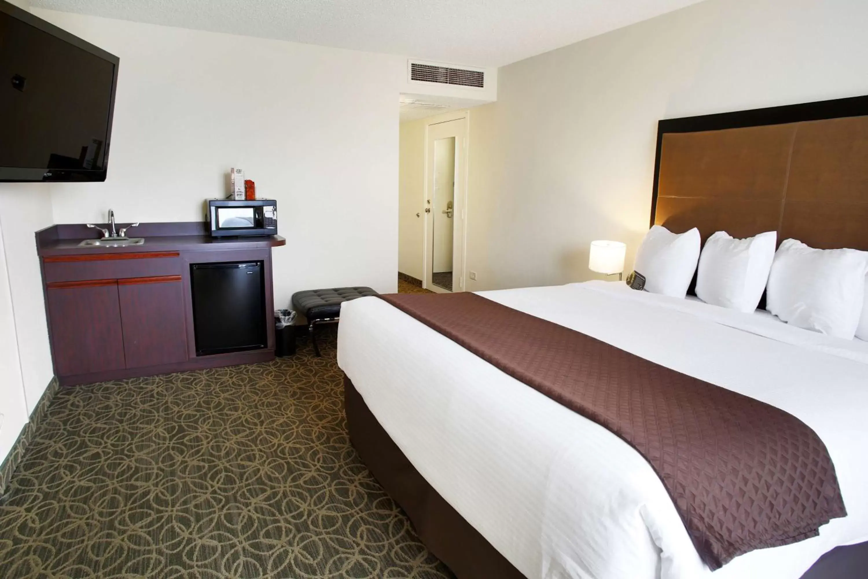 Bedroom, Bed in Red Lion Inn & Suites Olympia, Governor Hotel Bedroom, Bed in Red Lion Inn & Suites Olympia, Governor Hotel