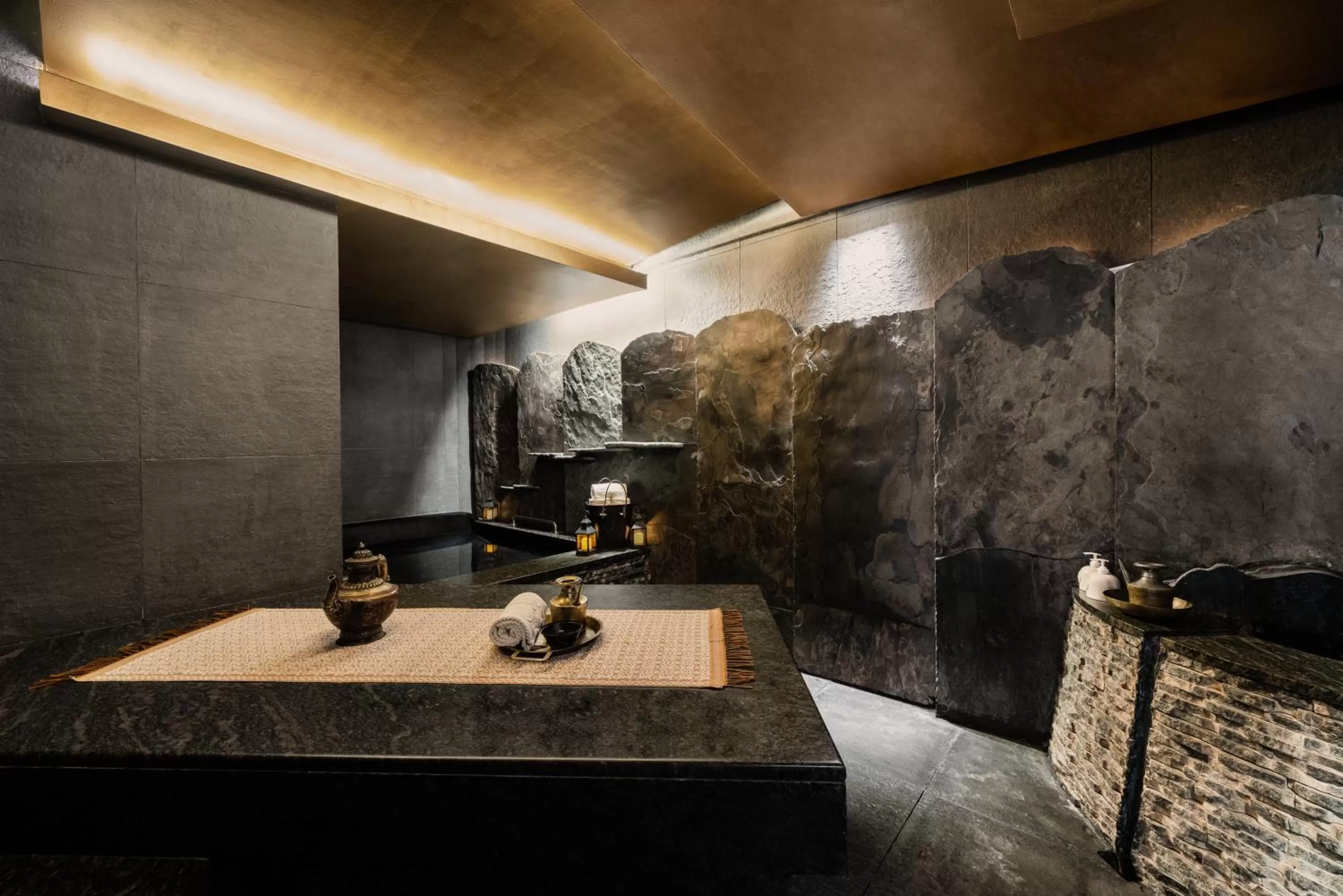 Hot Tub in Edsa Shangri-La, Manila