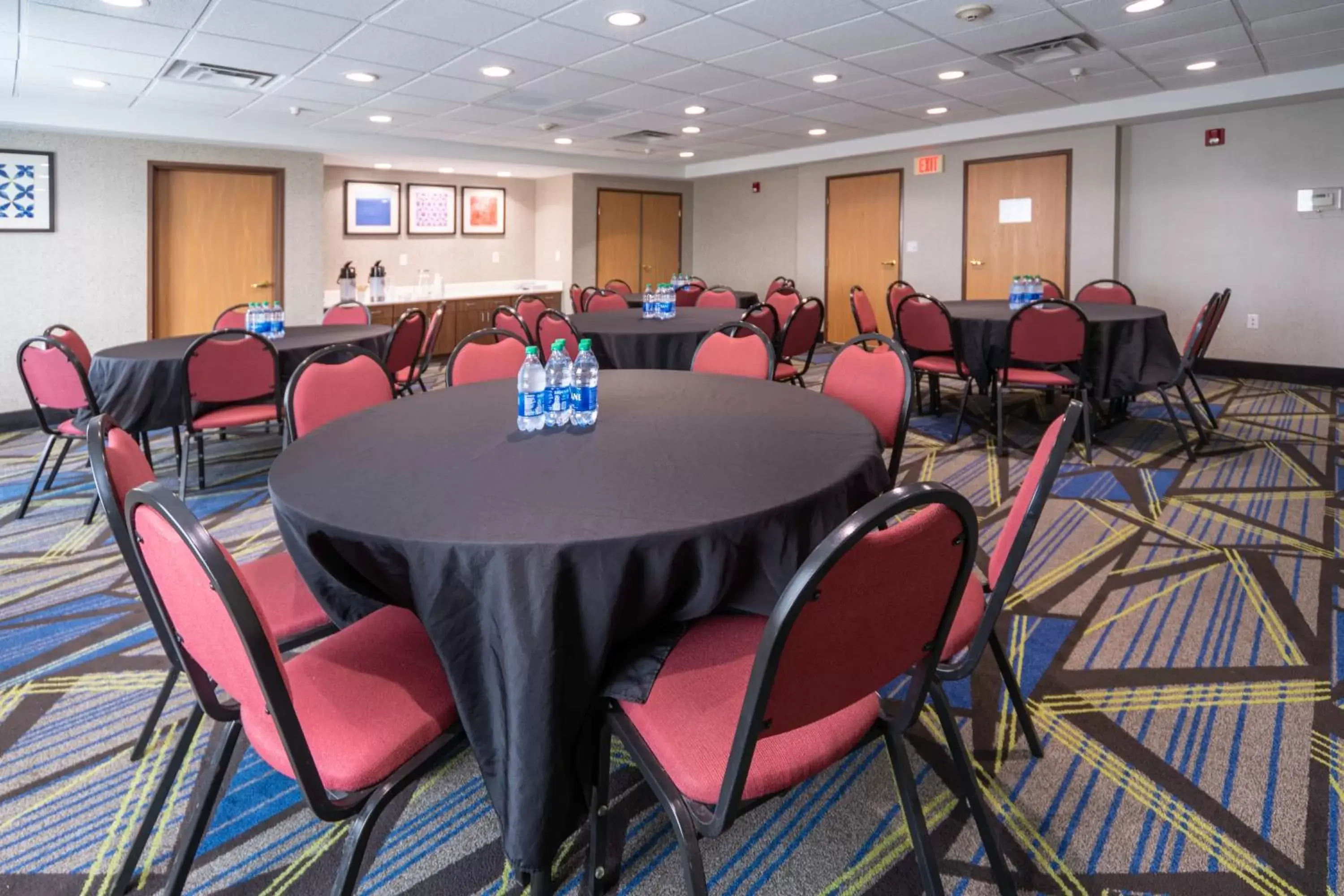 Meeting/conference room in Holiday Inn Express Rochelle, an IHG Hotel