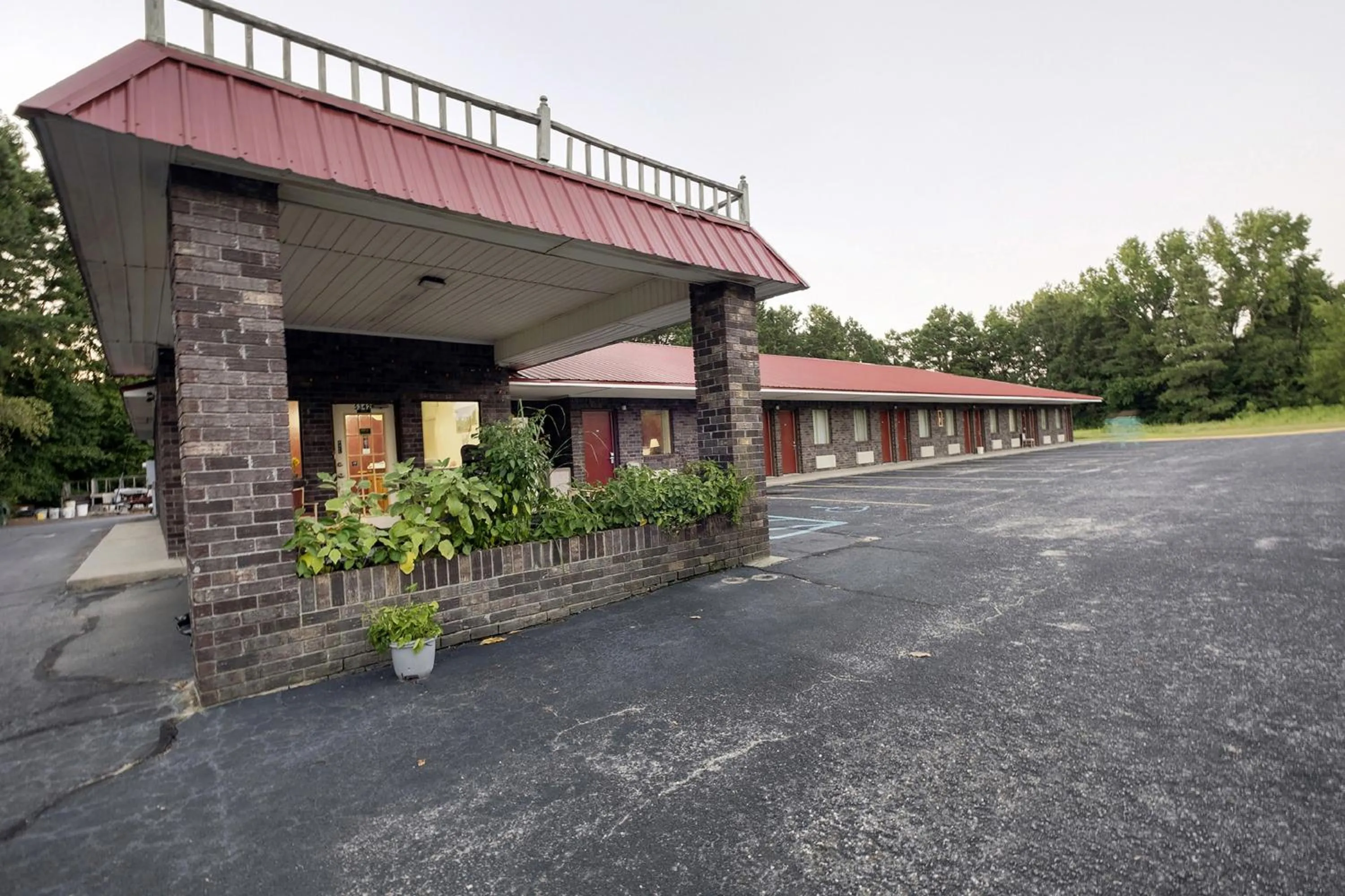 Facade/entrance in OYO Hotel Manning SC