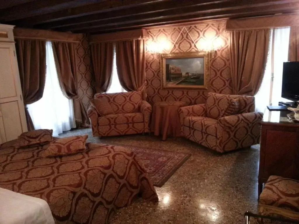 Photo of the whole room, Seating Area in Hotel Palazzo Abadessa