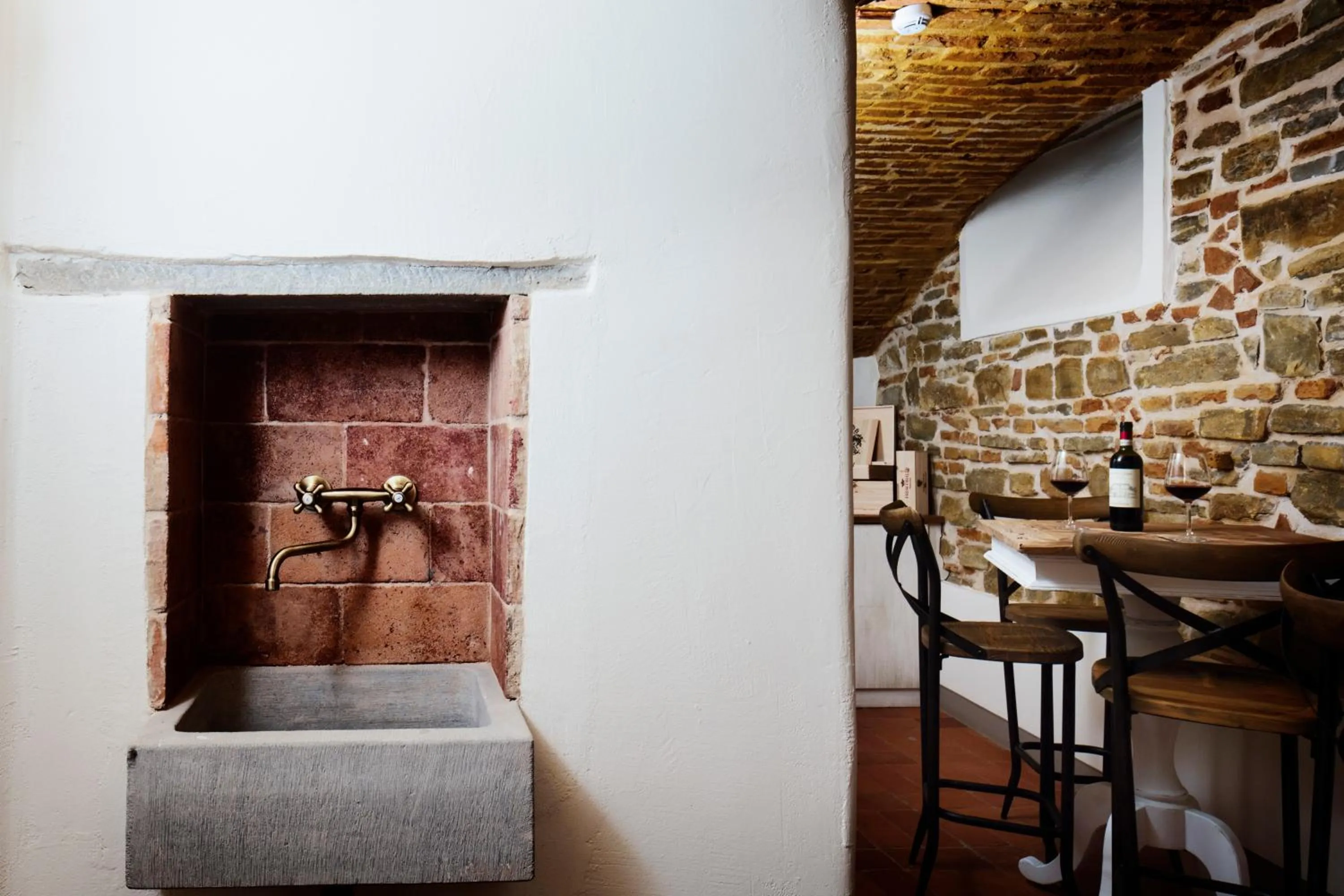 Area and facilities in The Frame Hotel