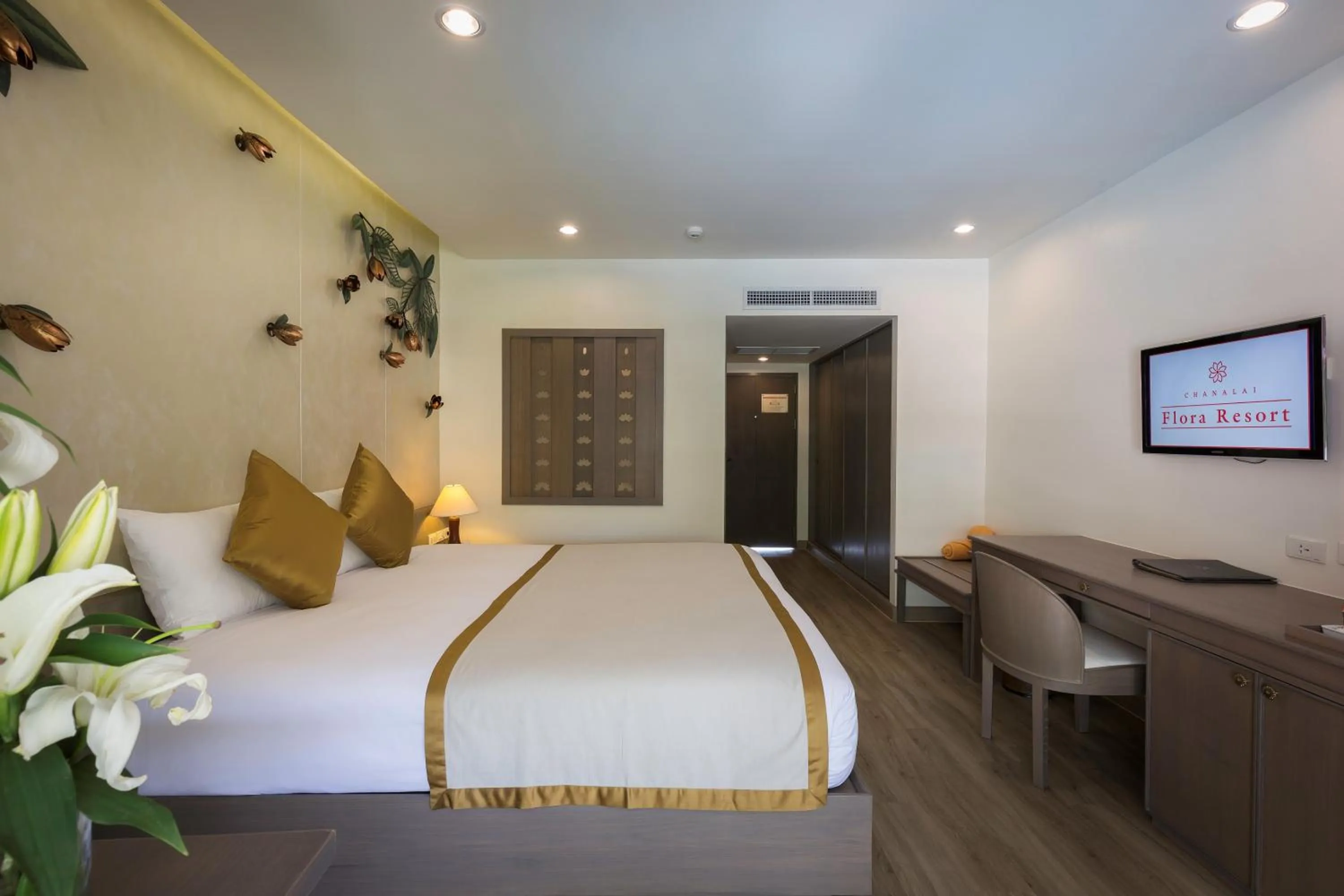 Photo of the whole room, Bed in Chanalai Flora Resort, Kata Beach