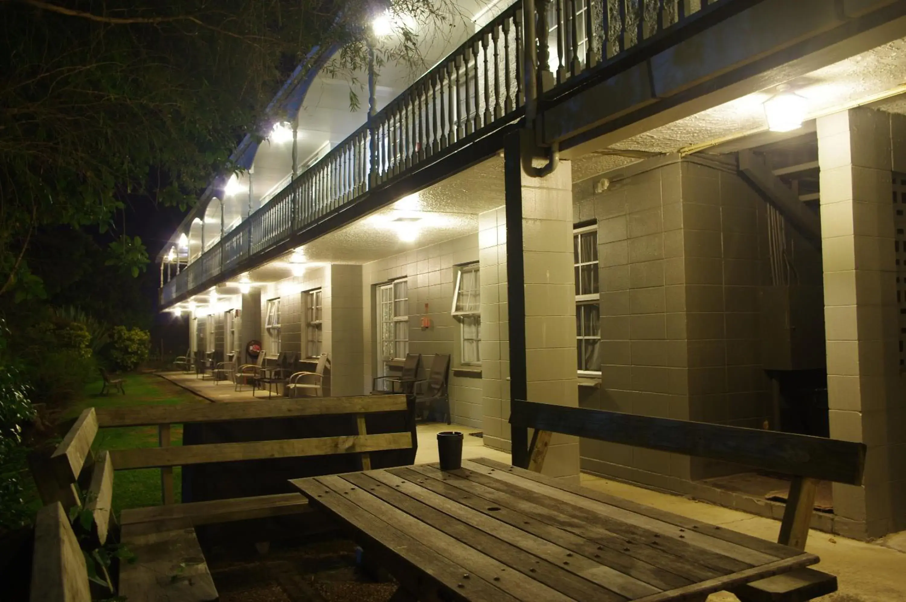 Facade/entrance in Tudor Motor Lodge