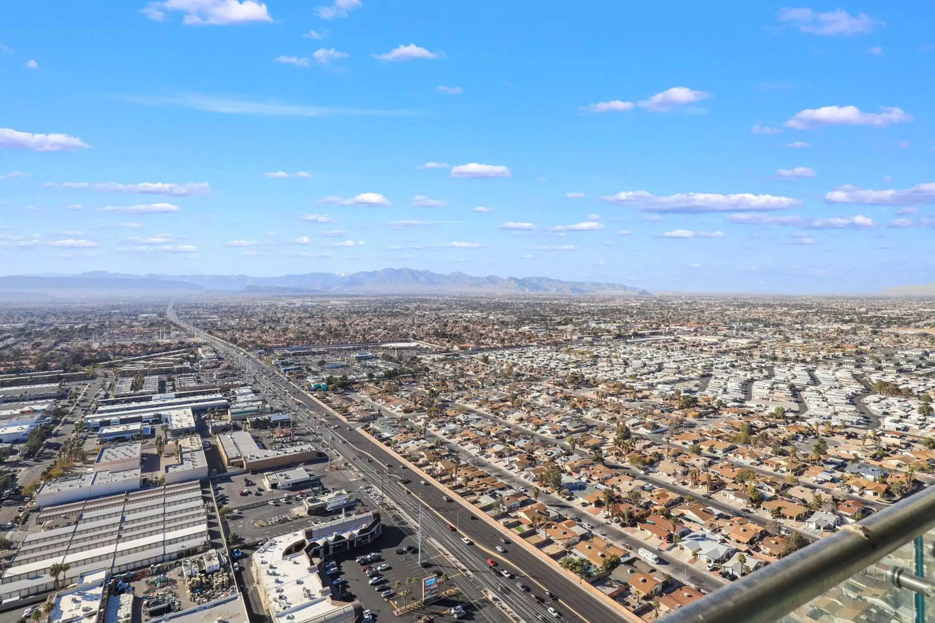 Day, Bird's-eye View in Vegas Palms HIGH 52nd fl. 1BDR corner penthouse 1220sqft