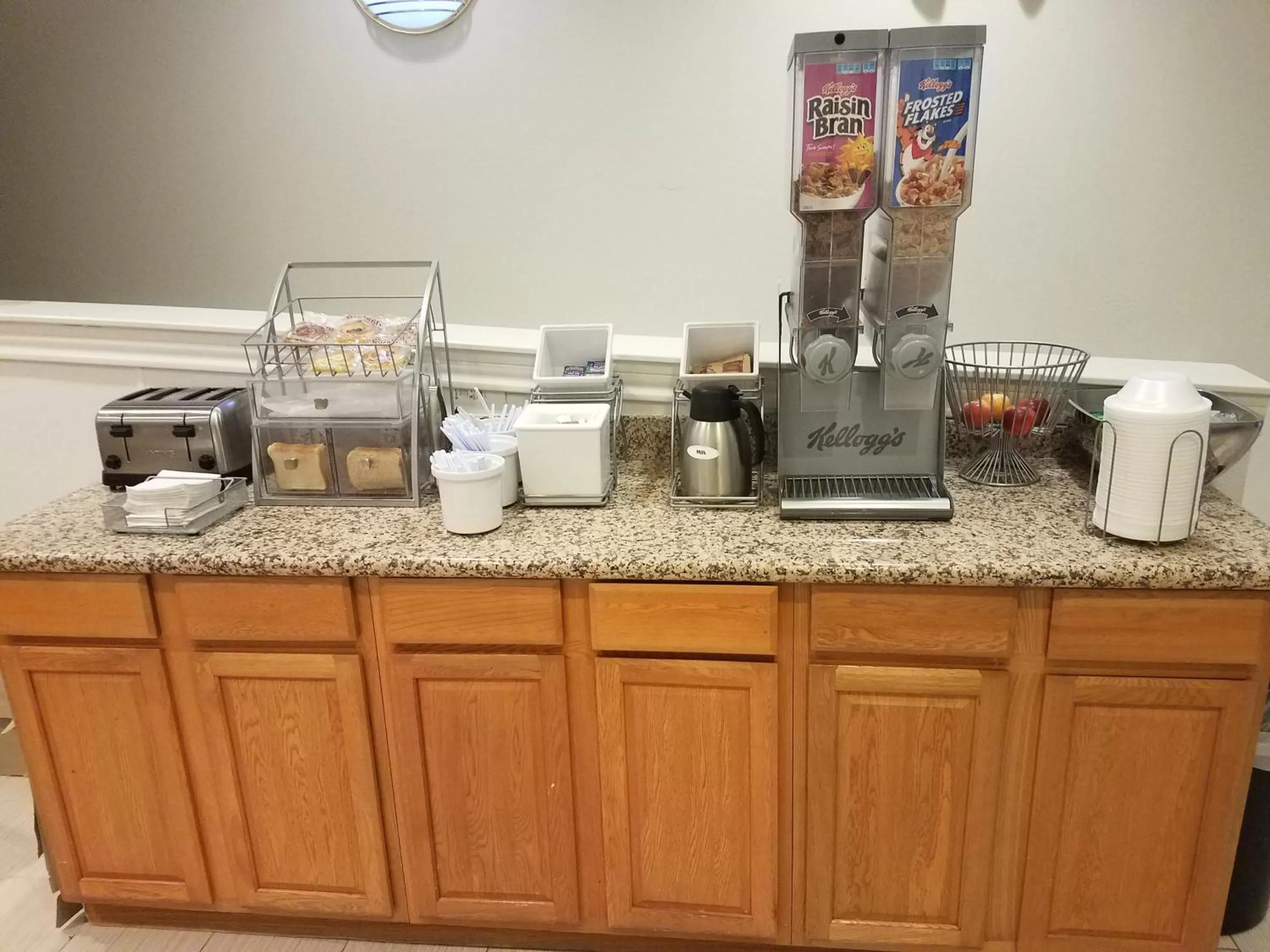 Food and drinks in Super 8 by Wyndham Garland Rowlett East Dallas Area