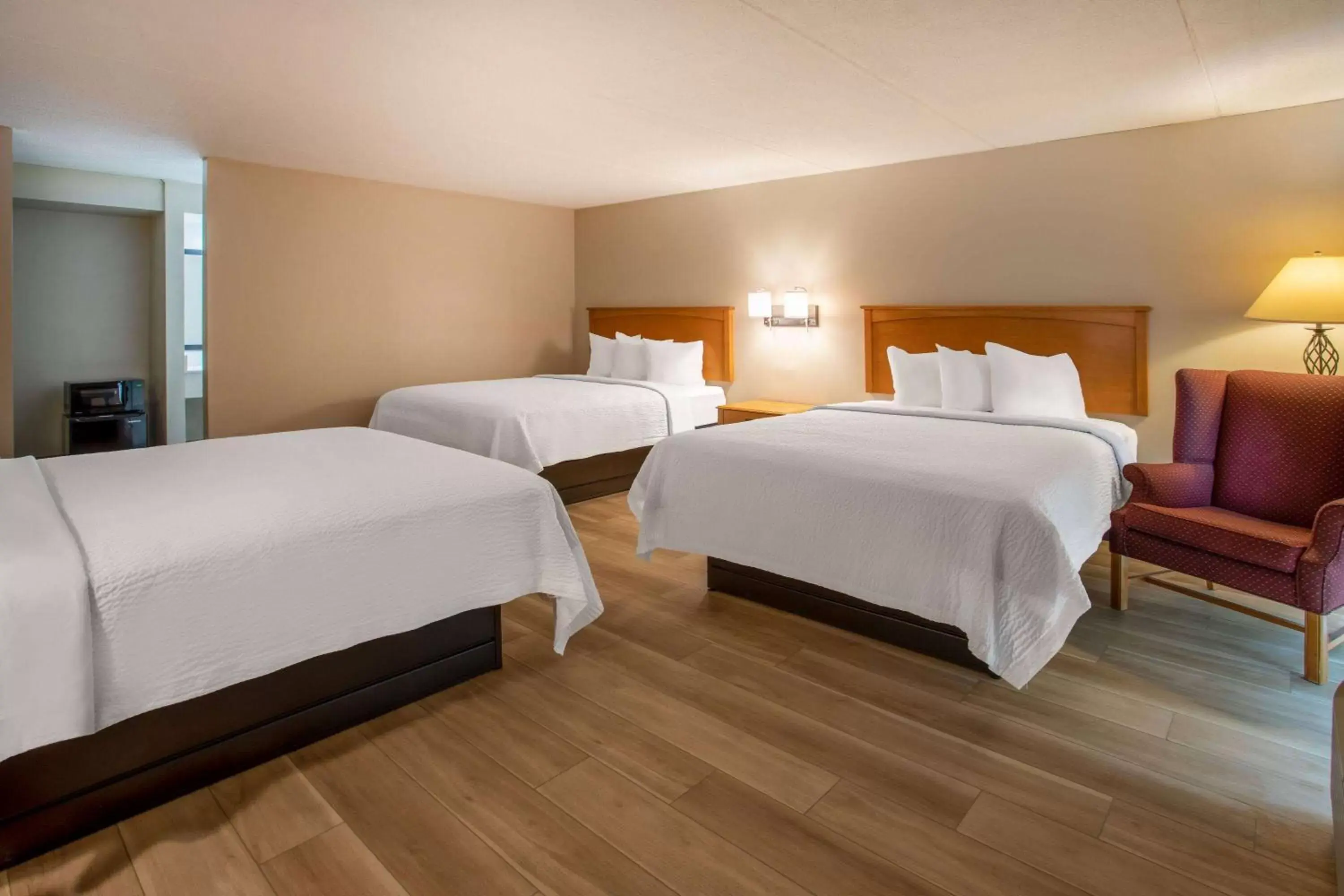 Photo of the whole room, Bed in Days Inn by Wyndham Birch Run