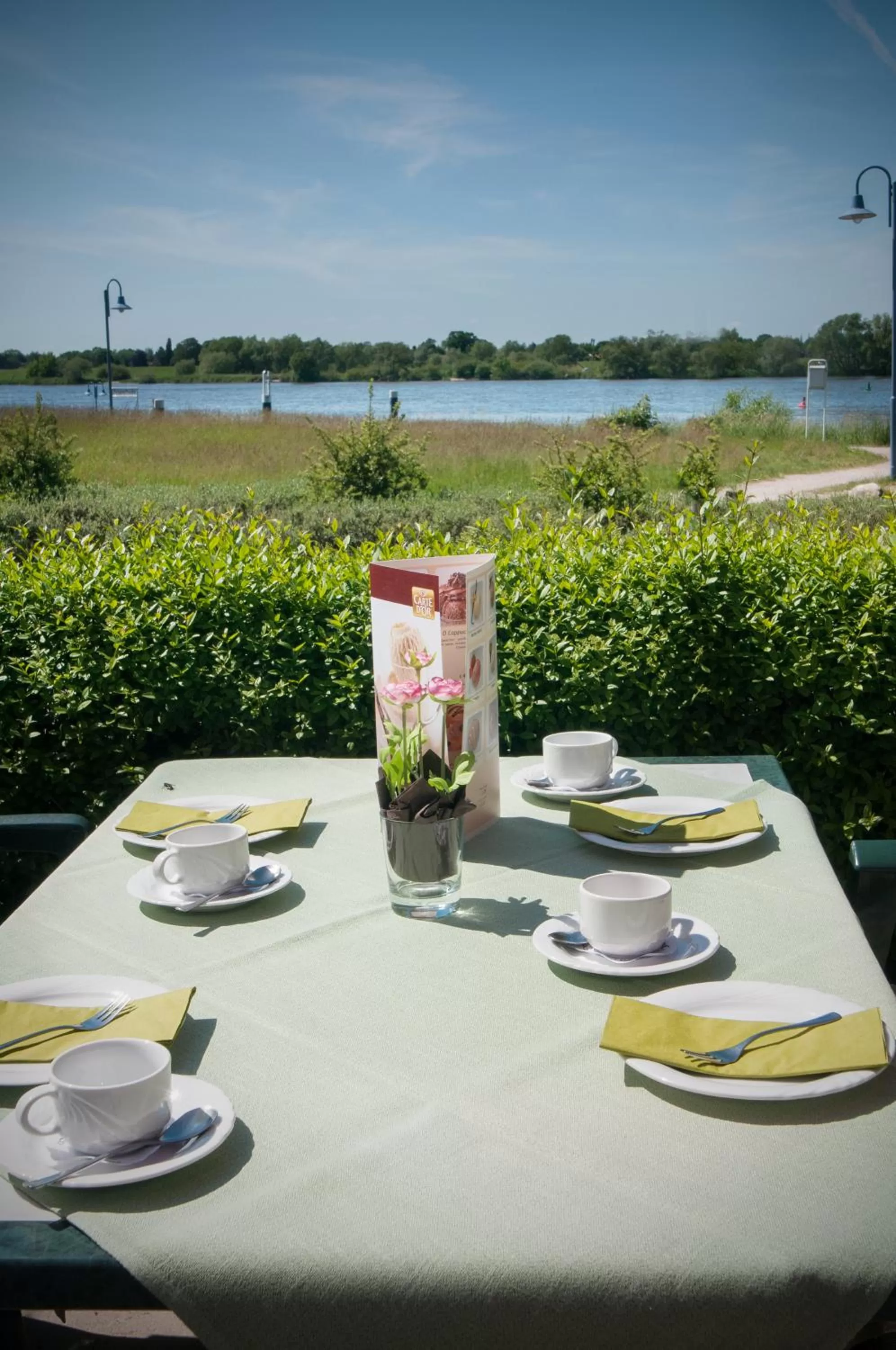 Restaurant/places to eat in Hotel Elbblick Garni