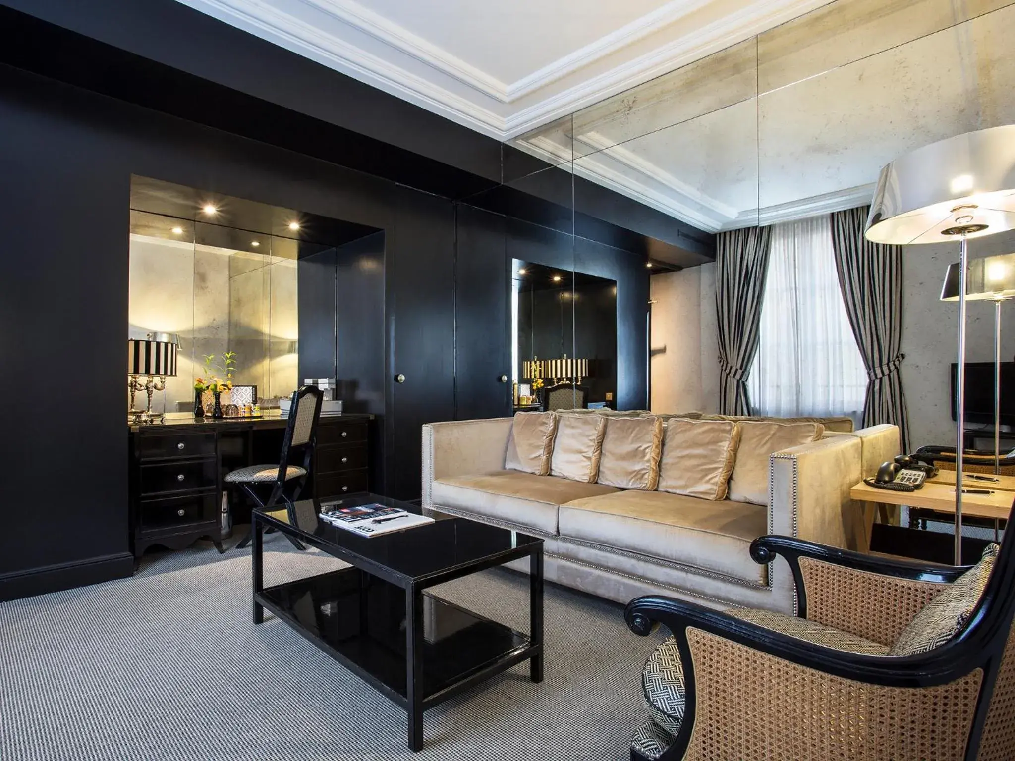 Bedroom, Seating Area in Castille Paris – Starhotels Collezione