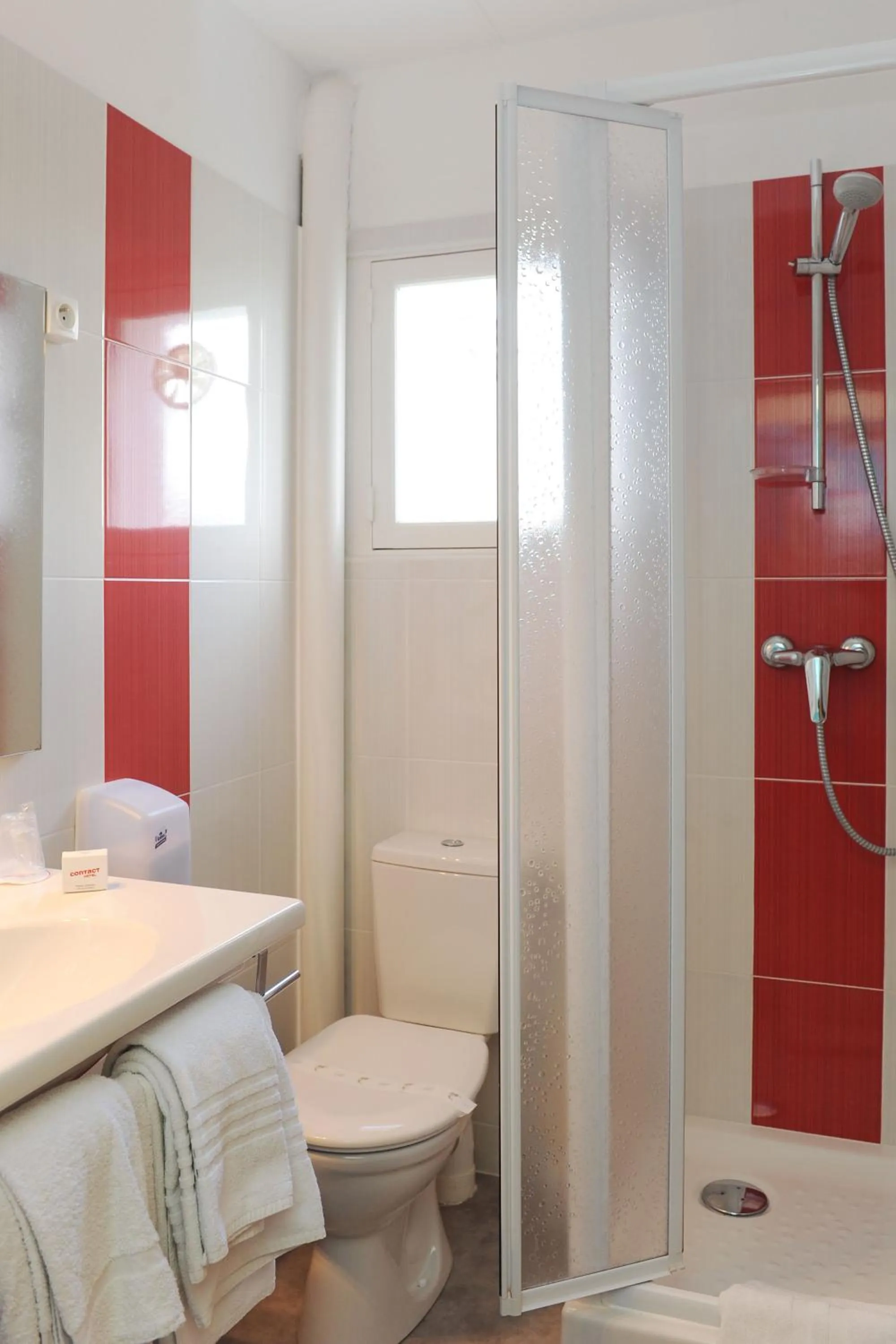 Shower in Hôtel Beau Rivage