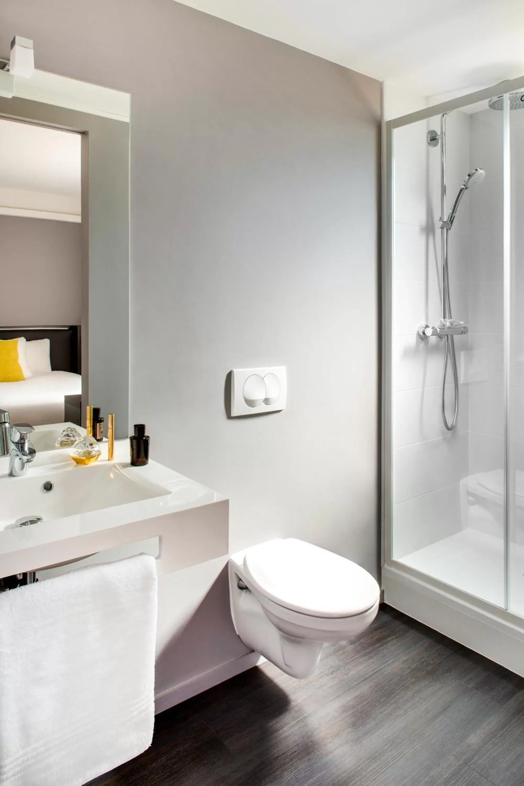 Bathroom in ibis Styles Roanne Centre Gare