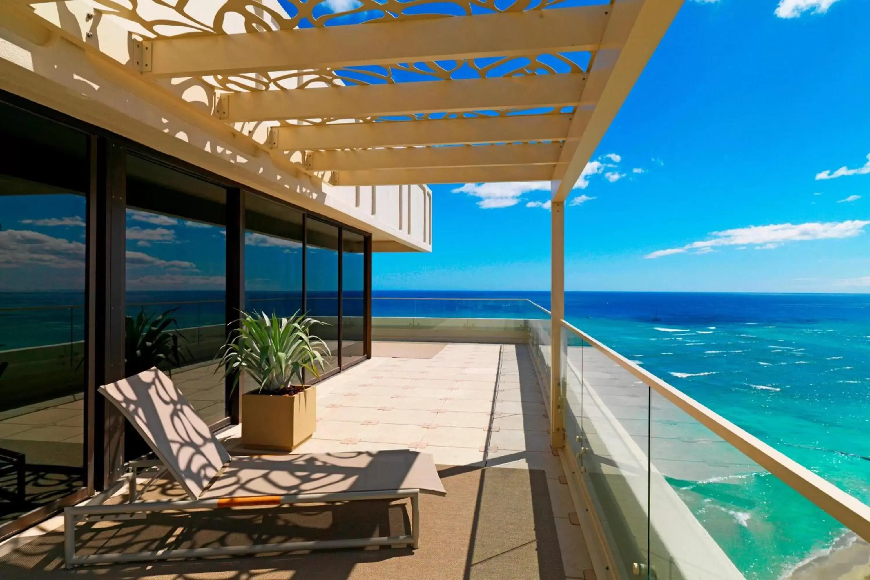 Photo of the whole room, Sea View in Moana Surfrider, A Westin Resort & Spa, Waikiki Beach