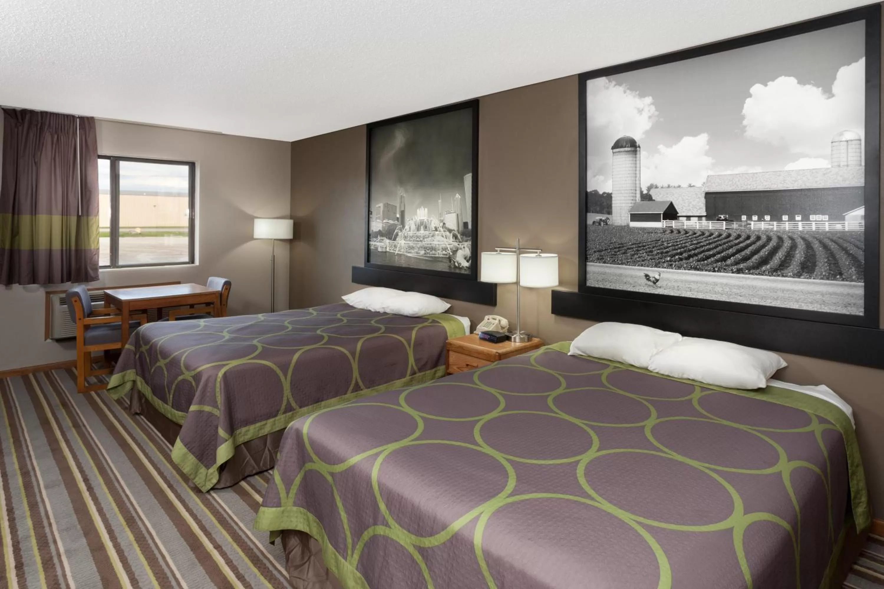 Photo of the whole room, Bed in Super 8 by Wyndham Gilman