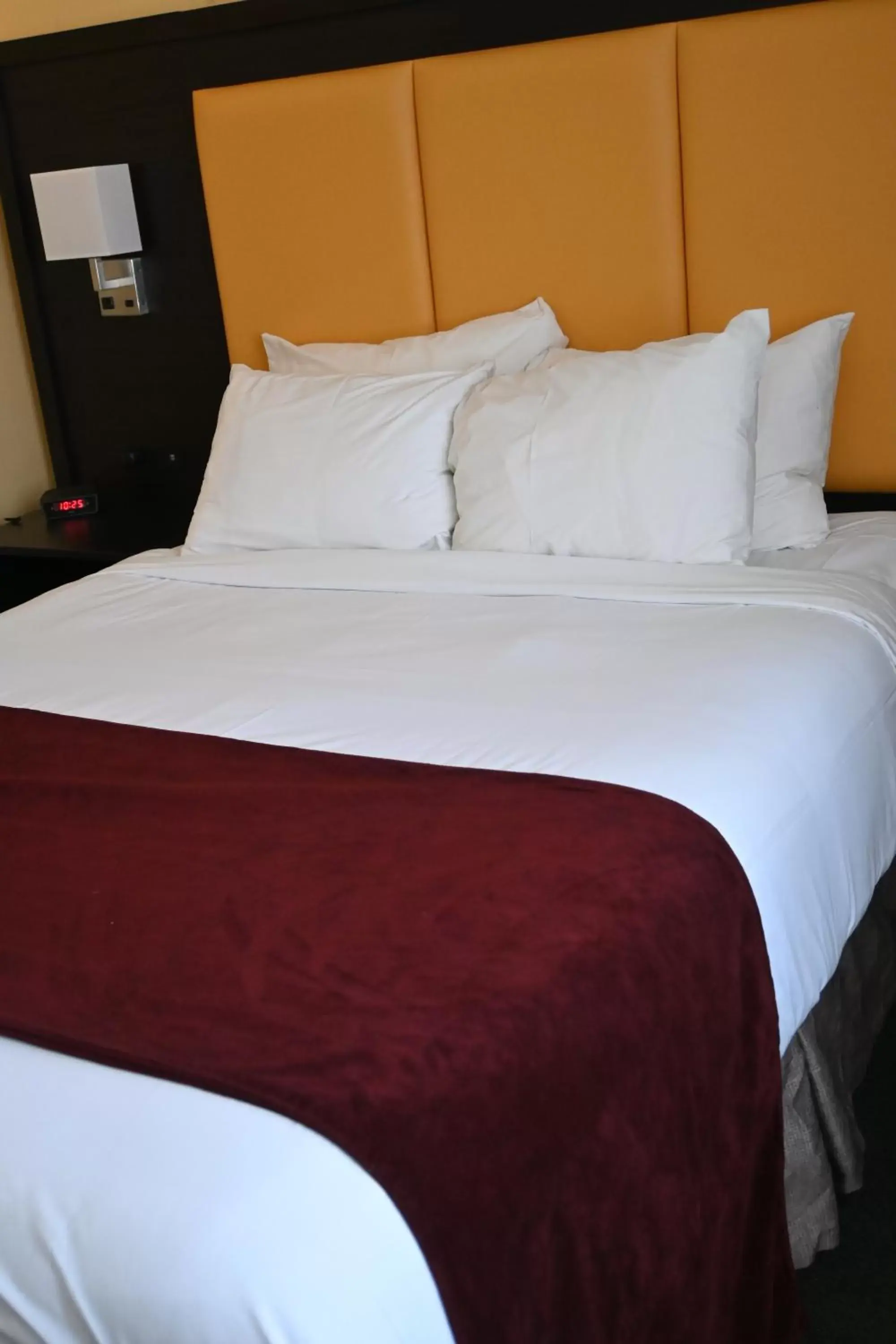 Bed in The Gananoque Inn & Spa