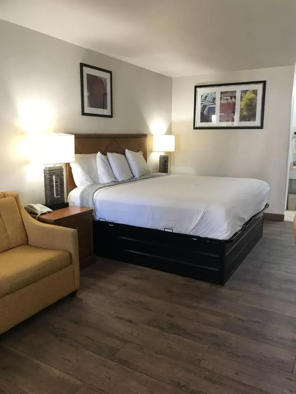 Bed in Cedar Creek Inn