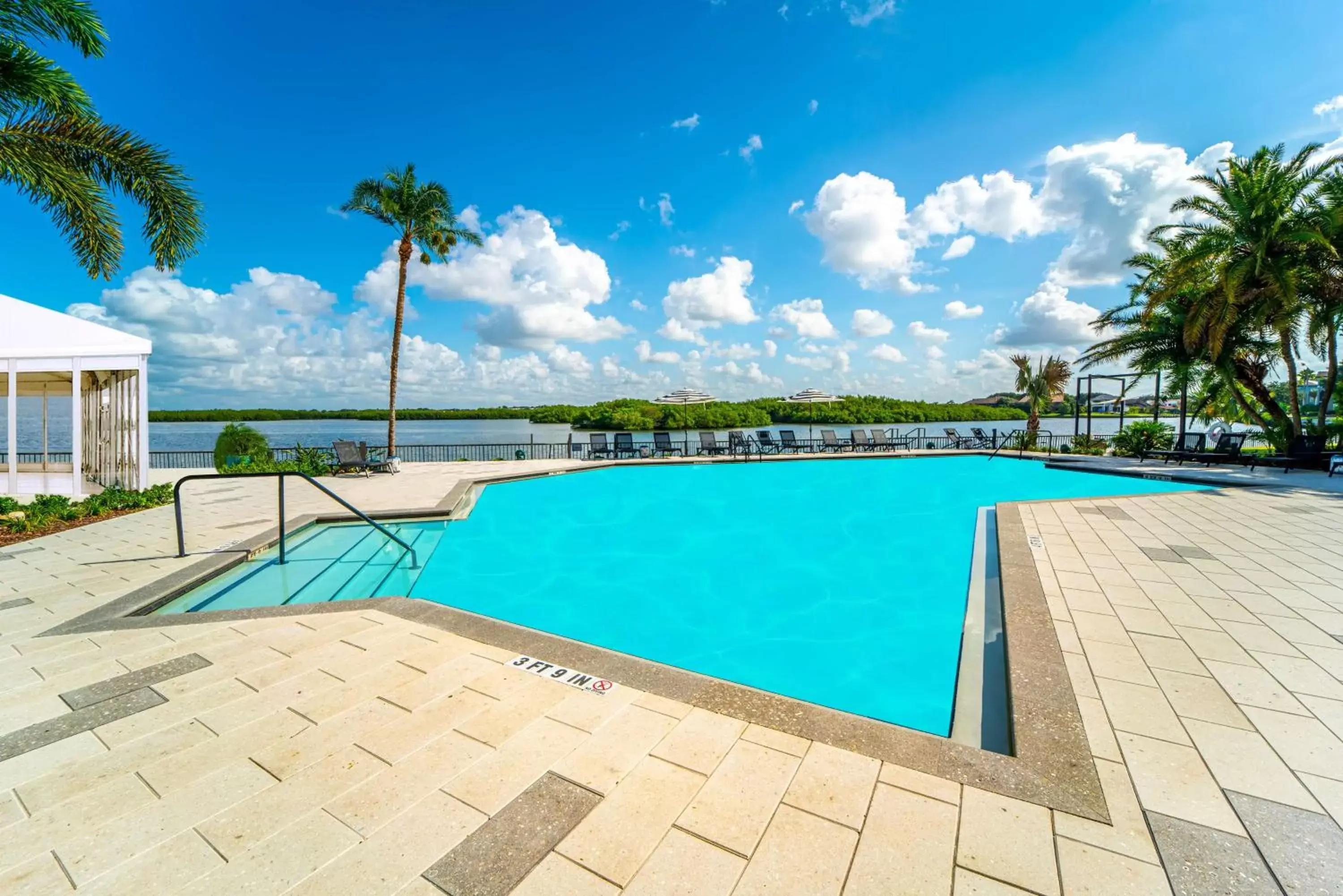 Pool view, Swimming Pool in DoubleTree by Hilton Tampa Rocky Point Waterfront