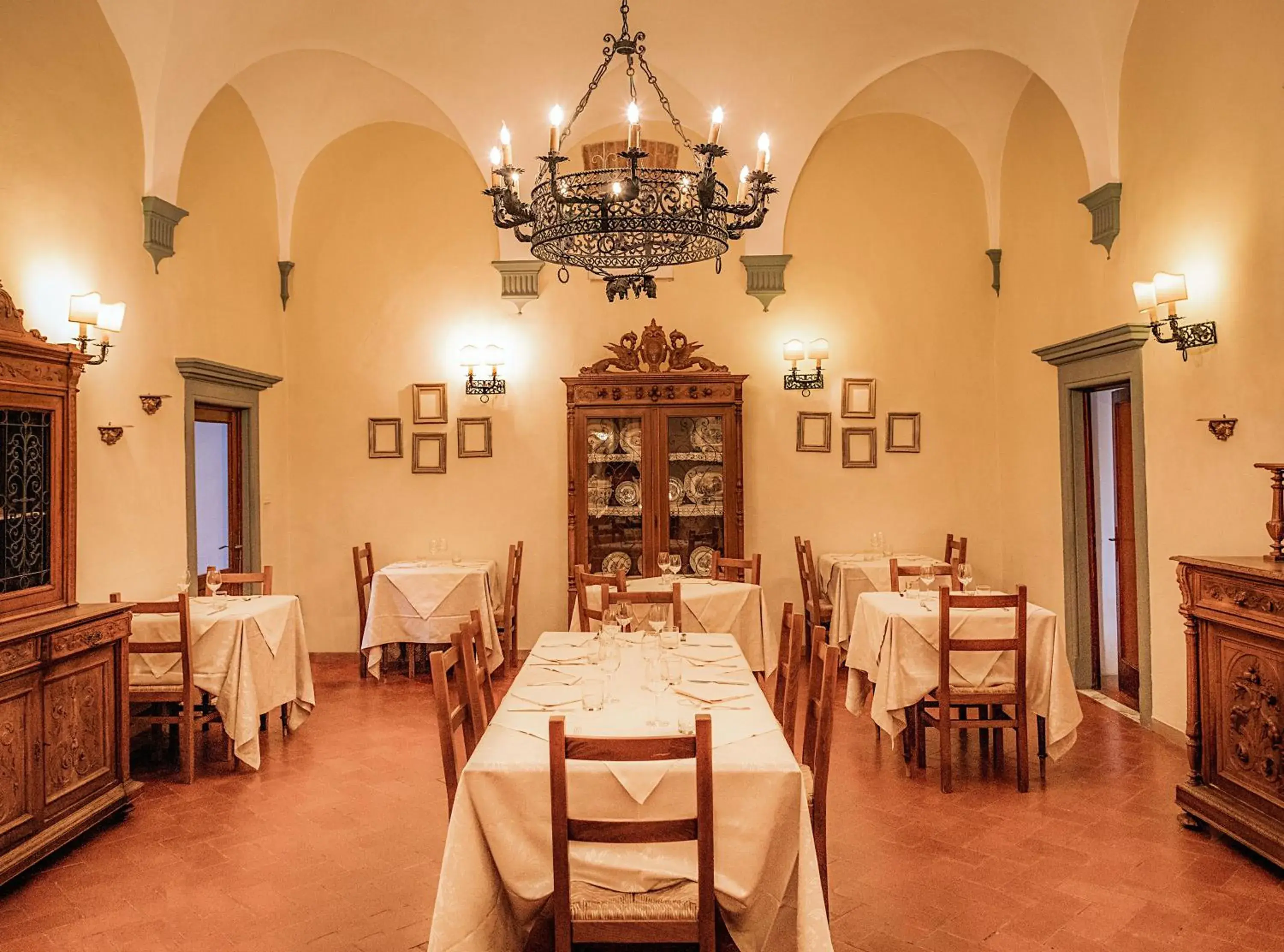 Restaurant/Places to Eat in Hotel Il Castello