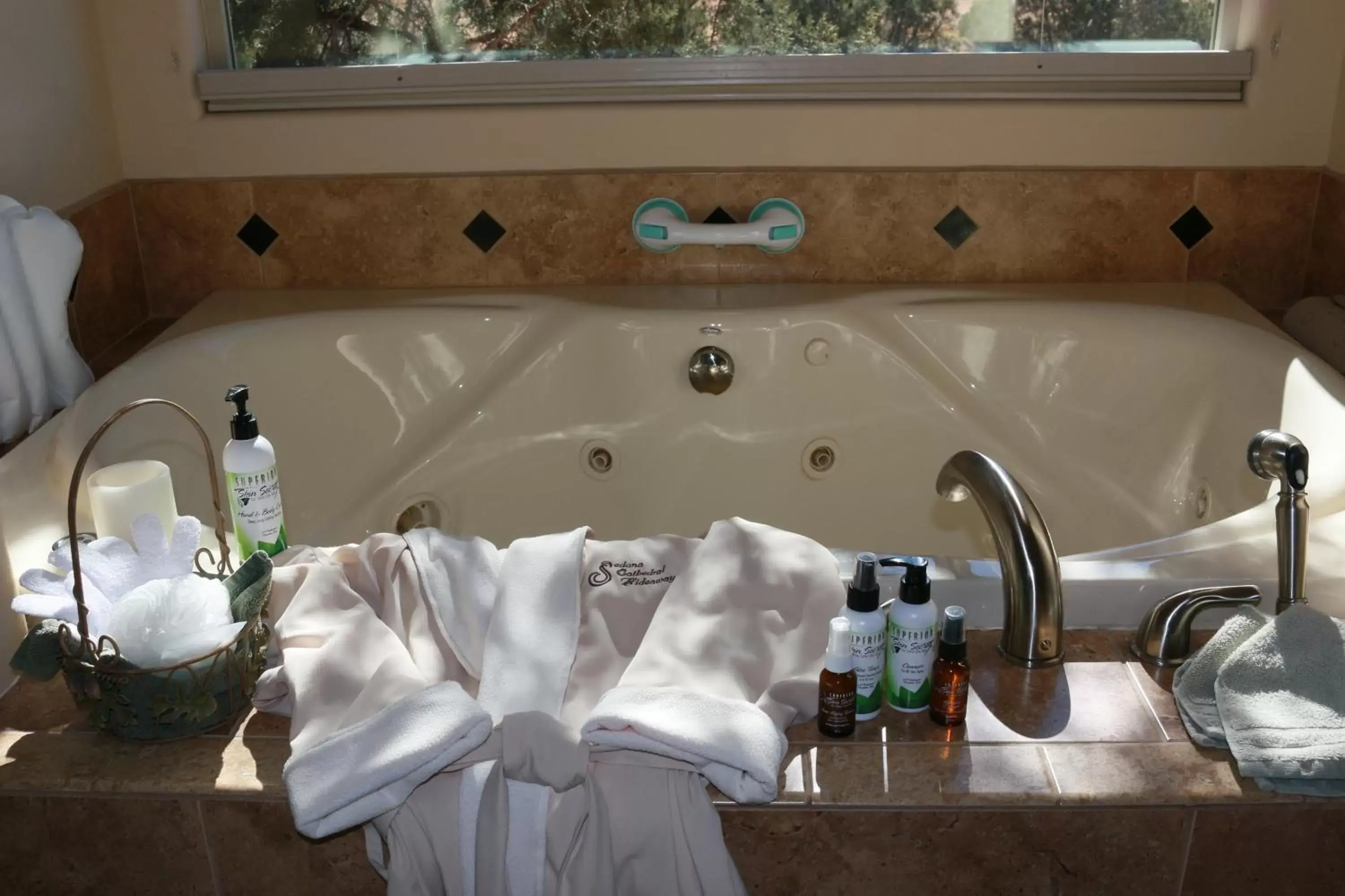 Deluxe Double Room with Bath in Sedona Cathedral Hideaway B&B & Spa