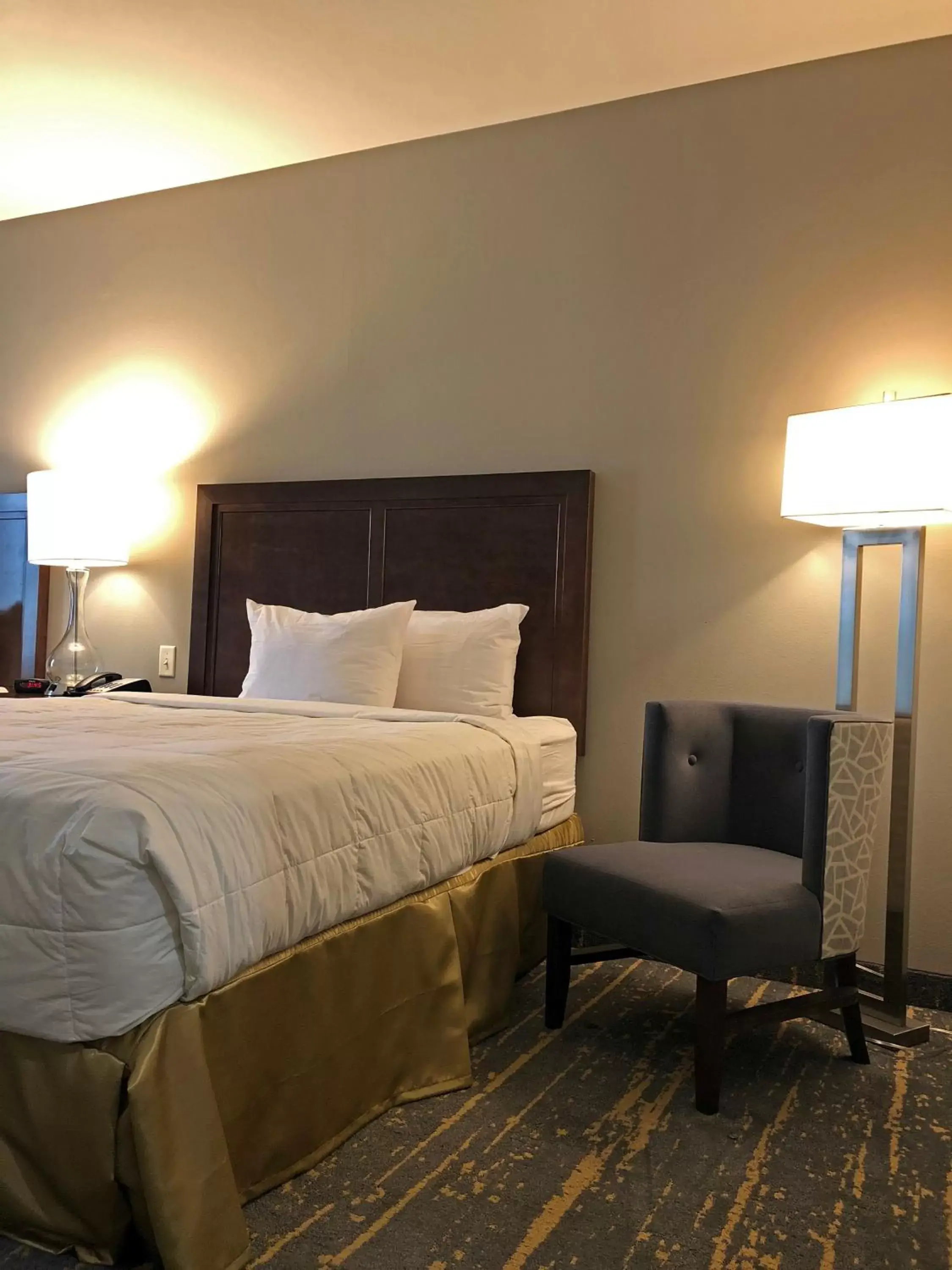 Seating area, Bed in The Mulberry Hotel