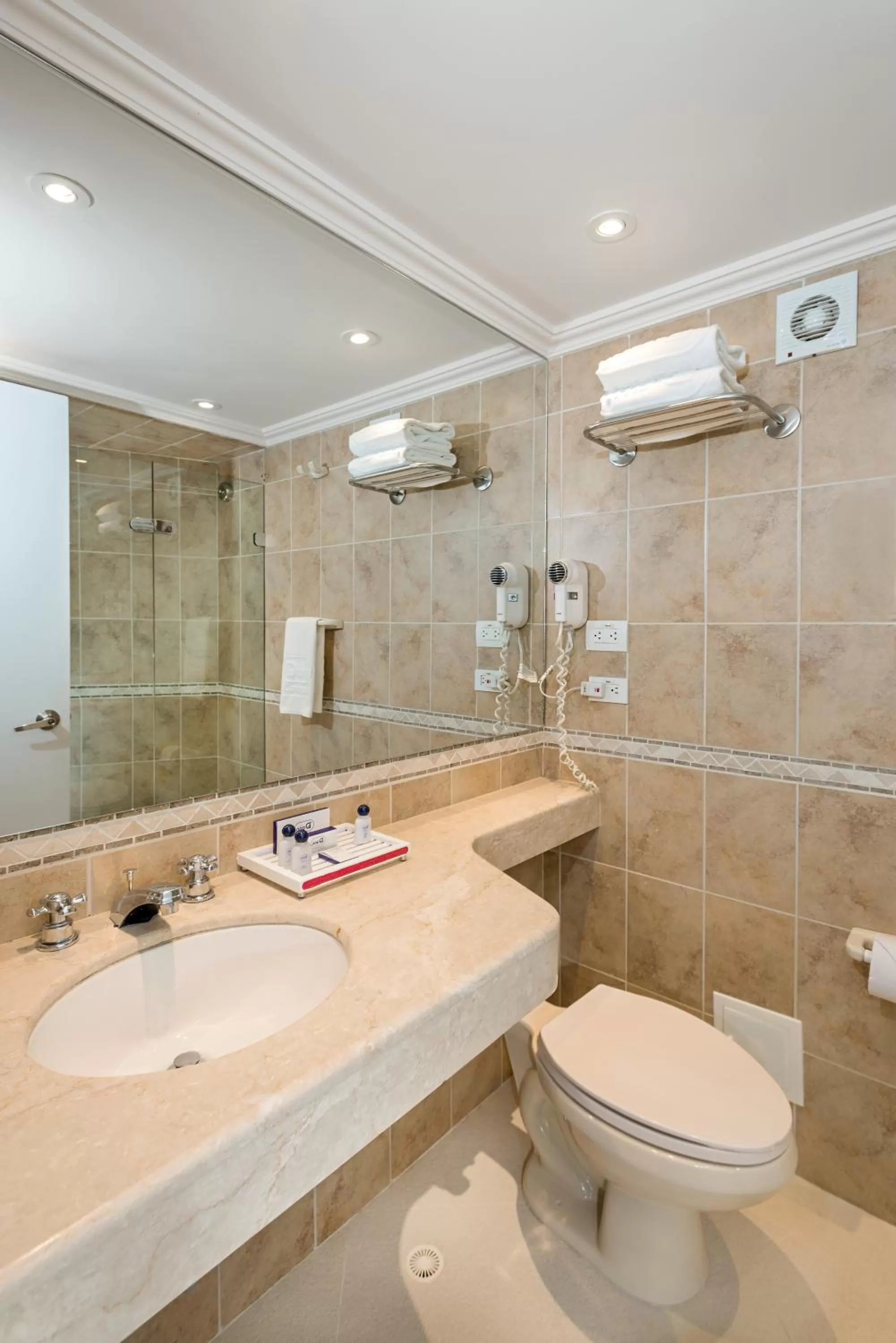 Bathroom in Hotel Dann Cartagena