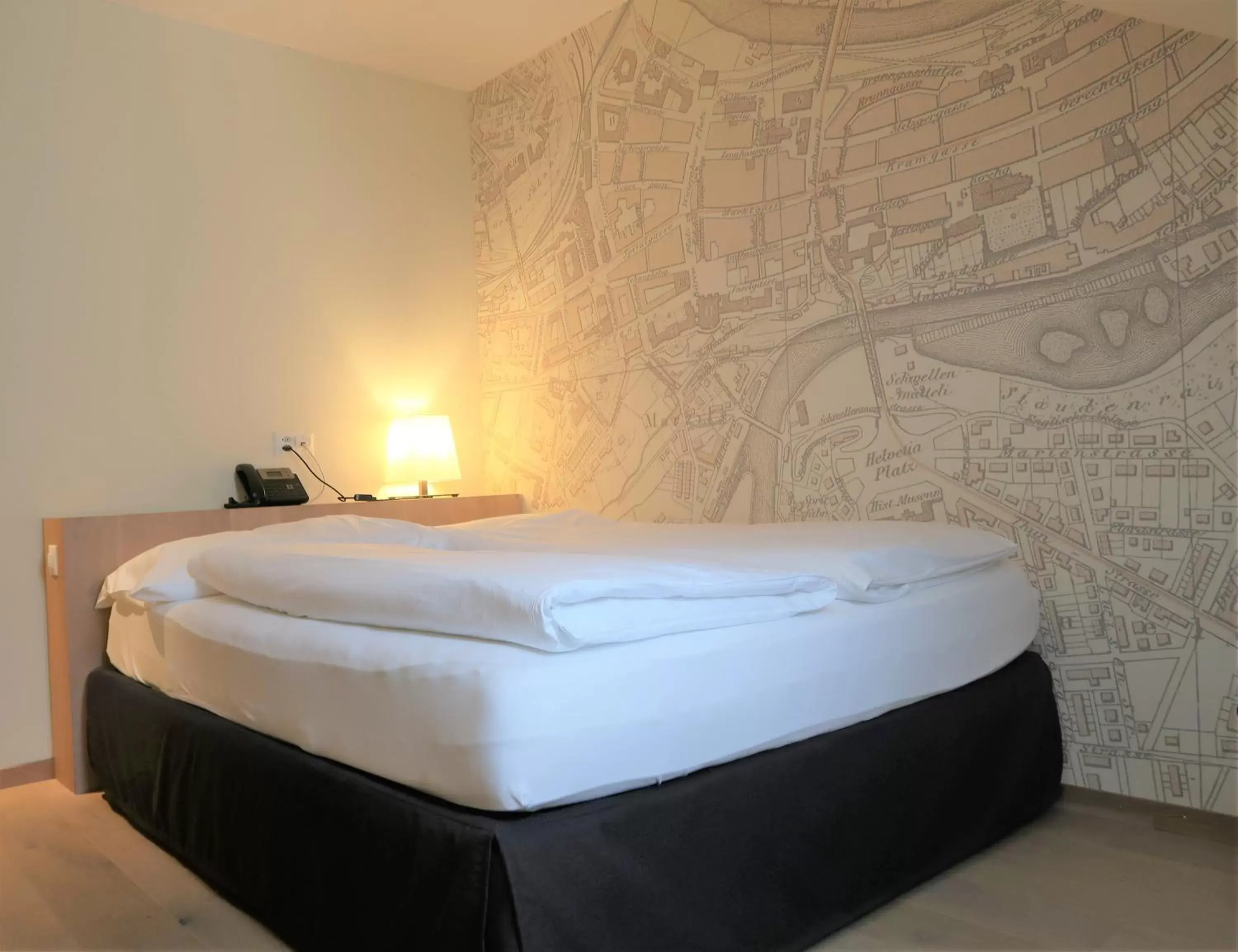 Photo of the whole room, Bed in Kreuz Bern Modern City Hotel