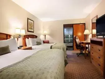 2 Queen Beds, Poolside, Non-Smoking in Ramada by Wyndham Des Moines Tropics Resort & Conference Ctr