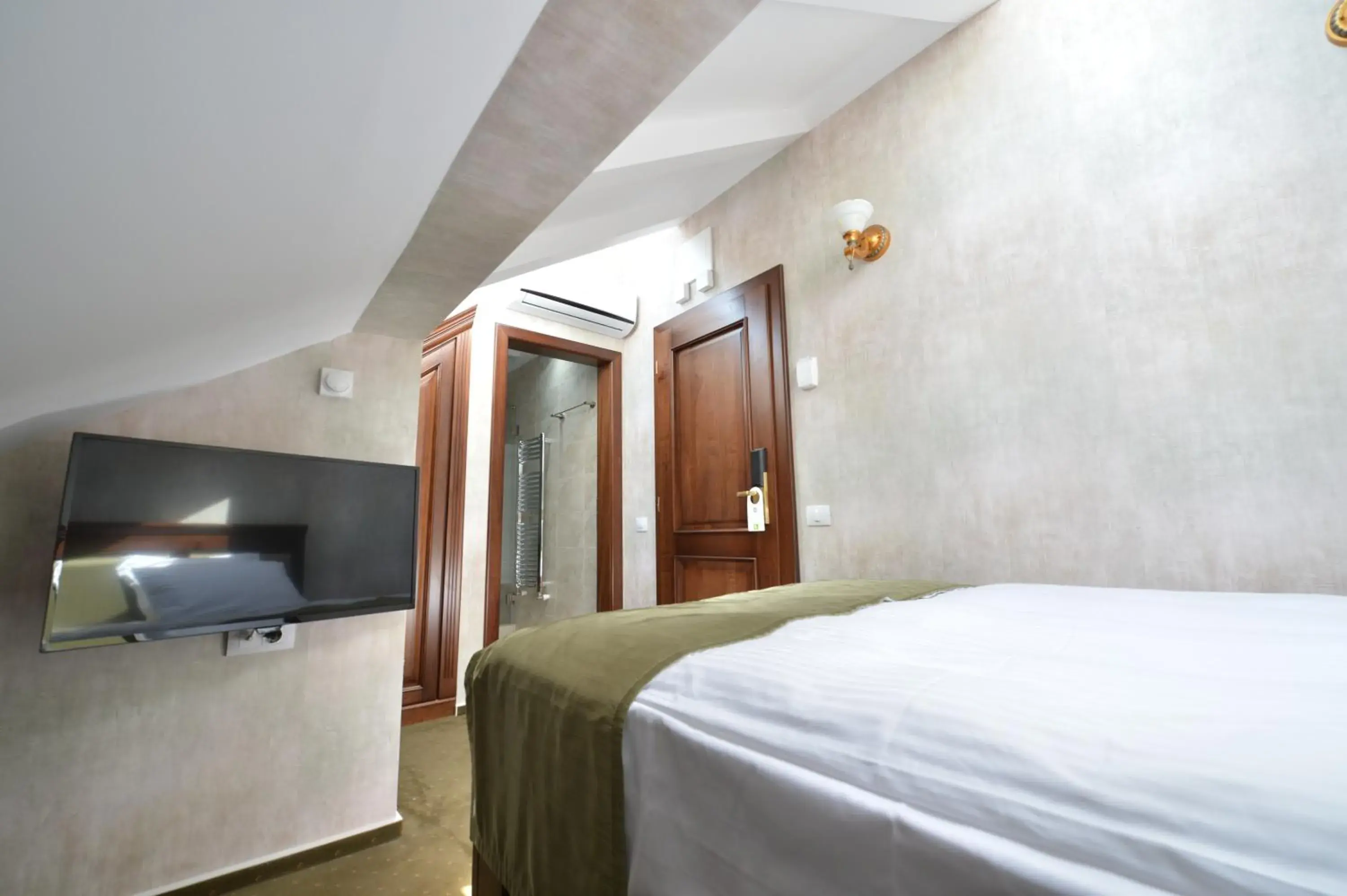 TV and multimedia, Bed in Noblesse Boutique Hotel