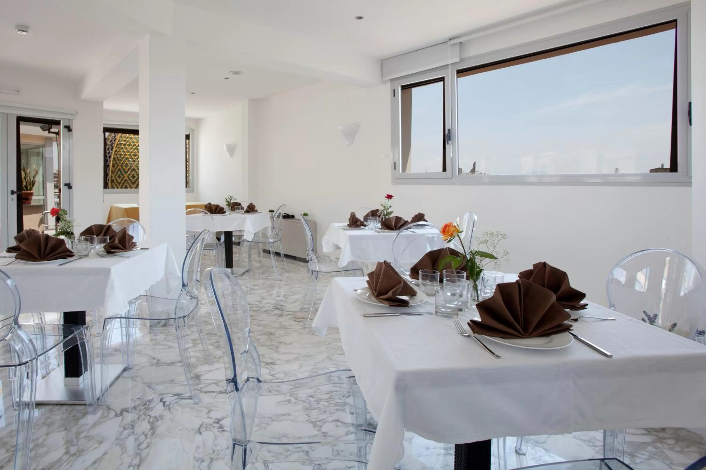 Restaurant/places to eat in Hotel Naples