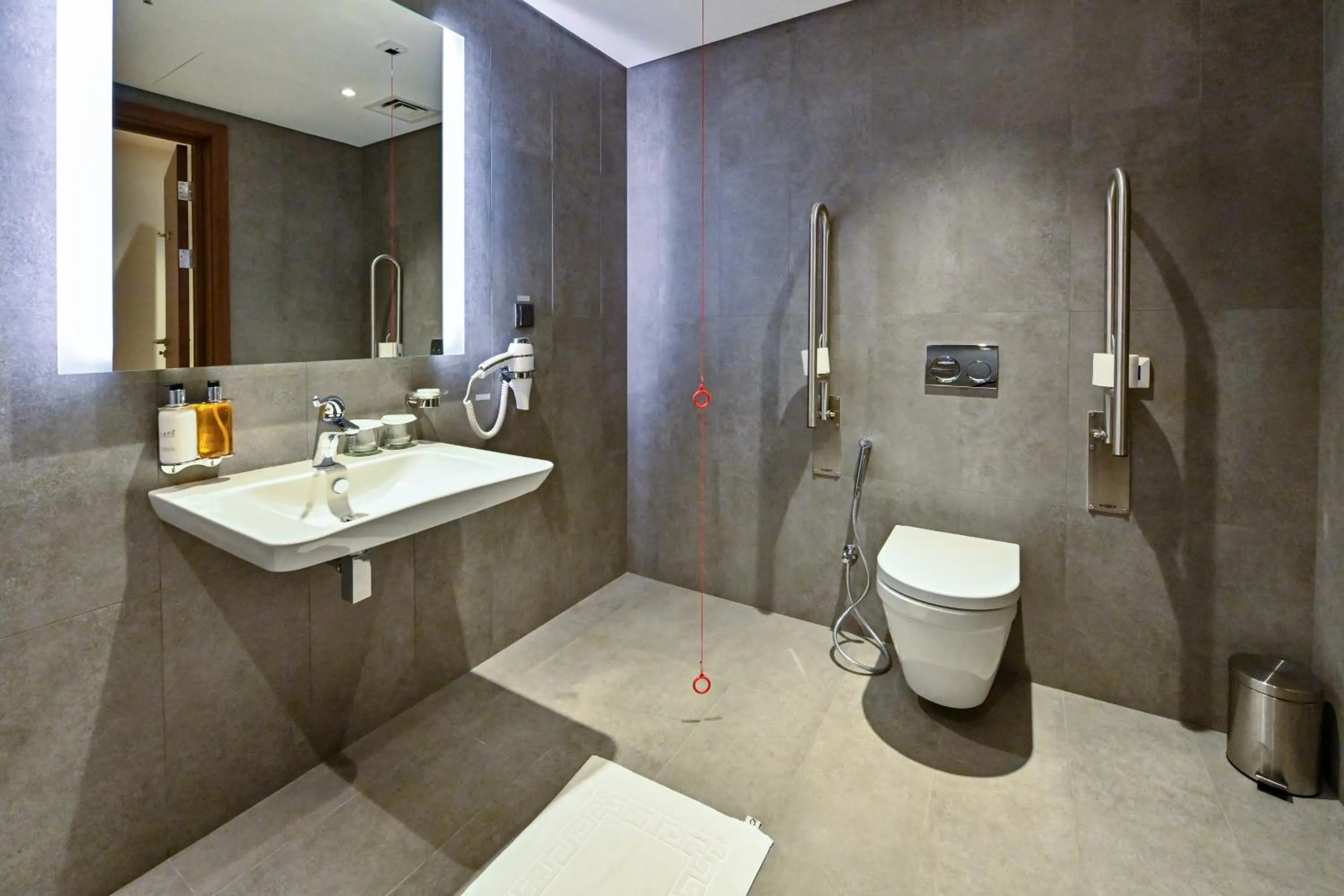Toilet in Comfort Hotel Jeddah King Road