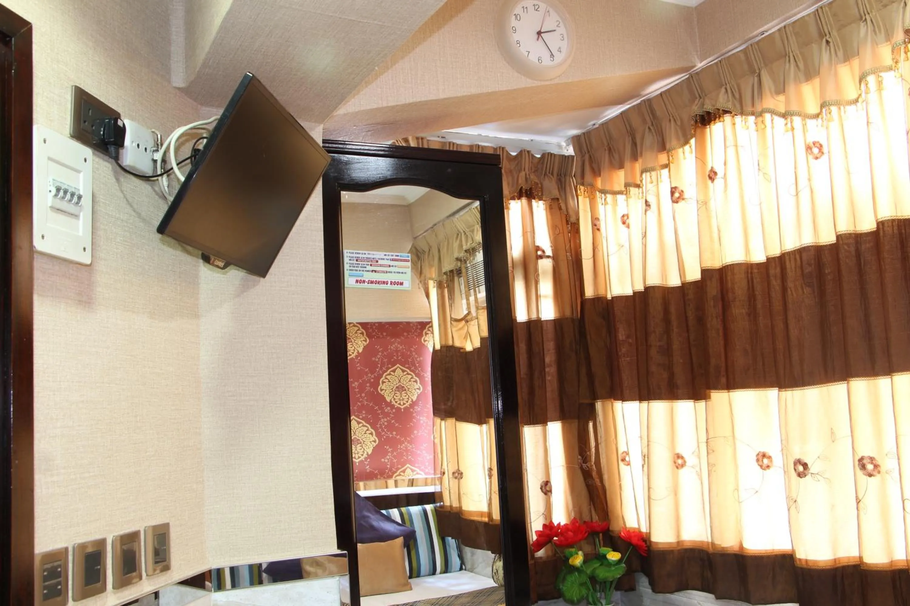 TV and multimedia in Temple Street Hotel