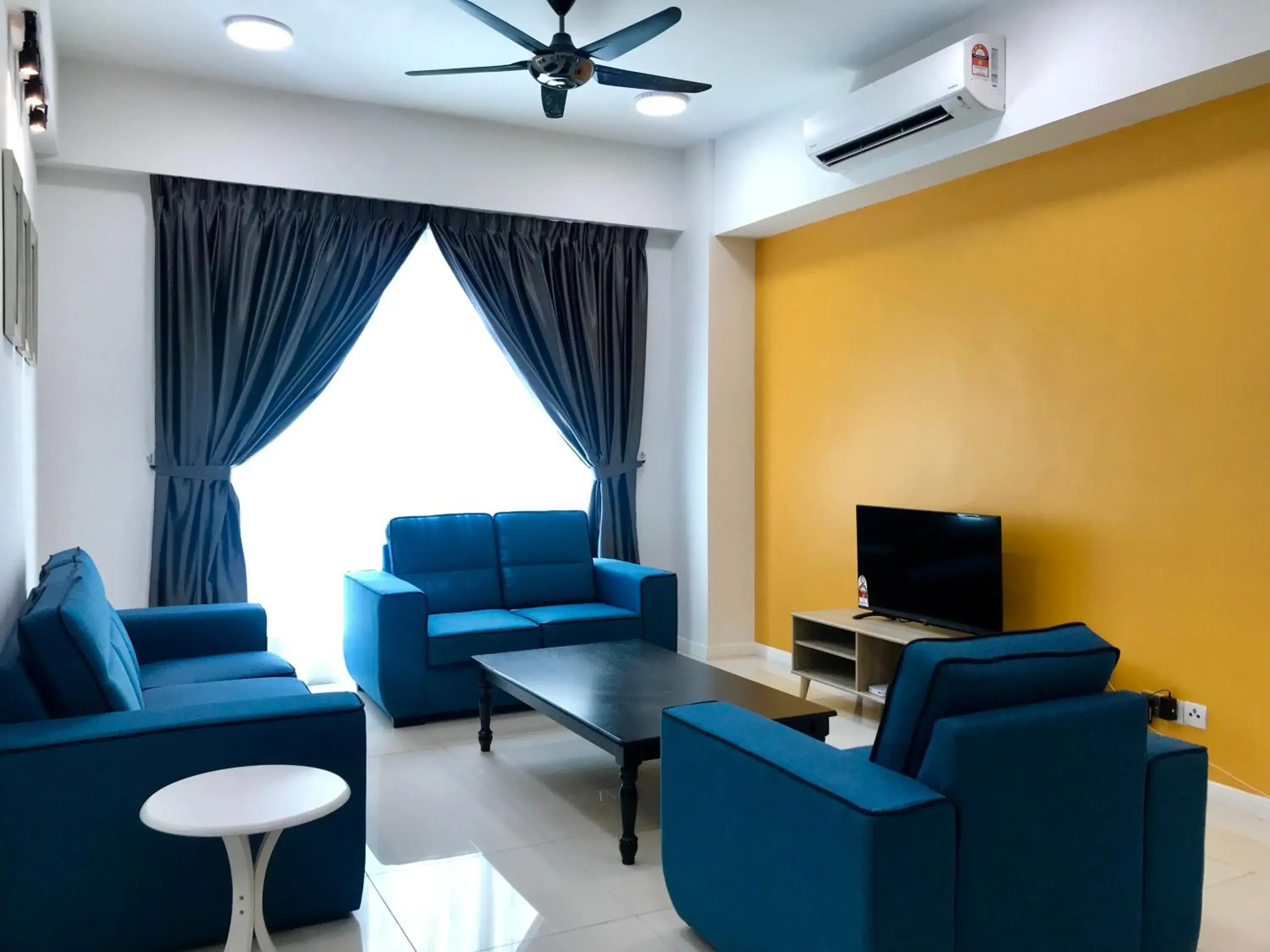 TV and multimedia, Seating Area in Sunset Seaview Vacation Condos @ Infinity Avenue