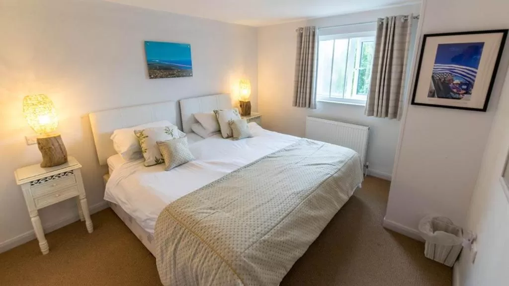 Bed in Chesil Beach Lodge Burton Bradstock Dorset DT64RJ