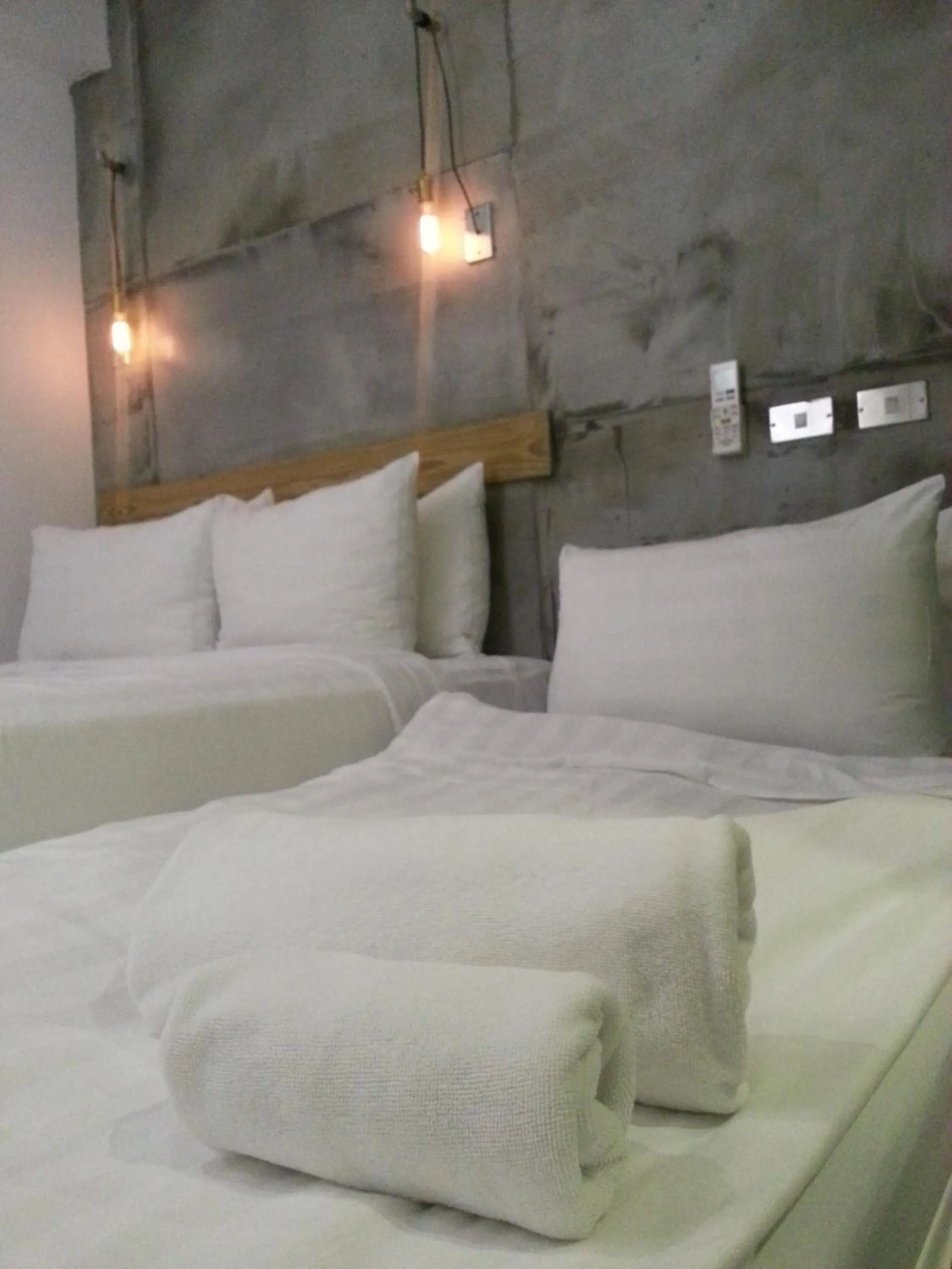 Other, Bed in 禾裕 北車 Hey!U