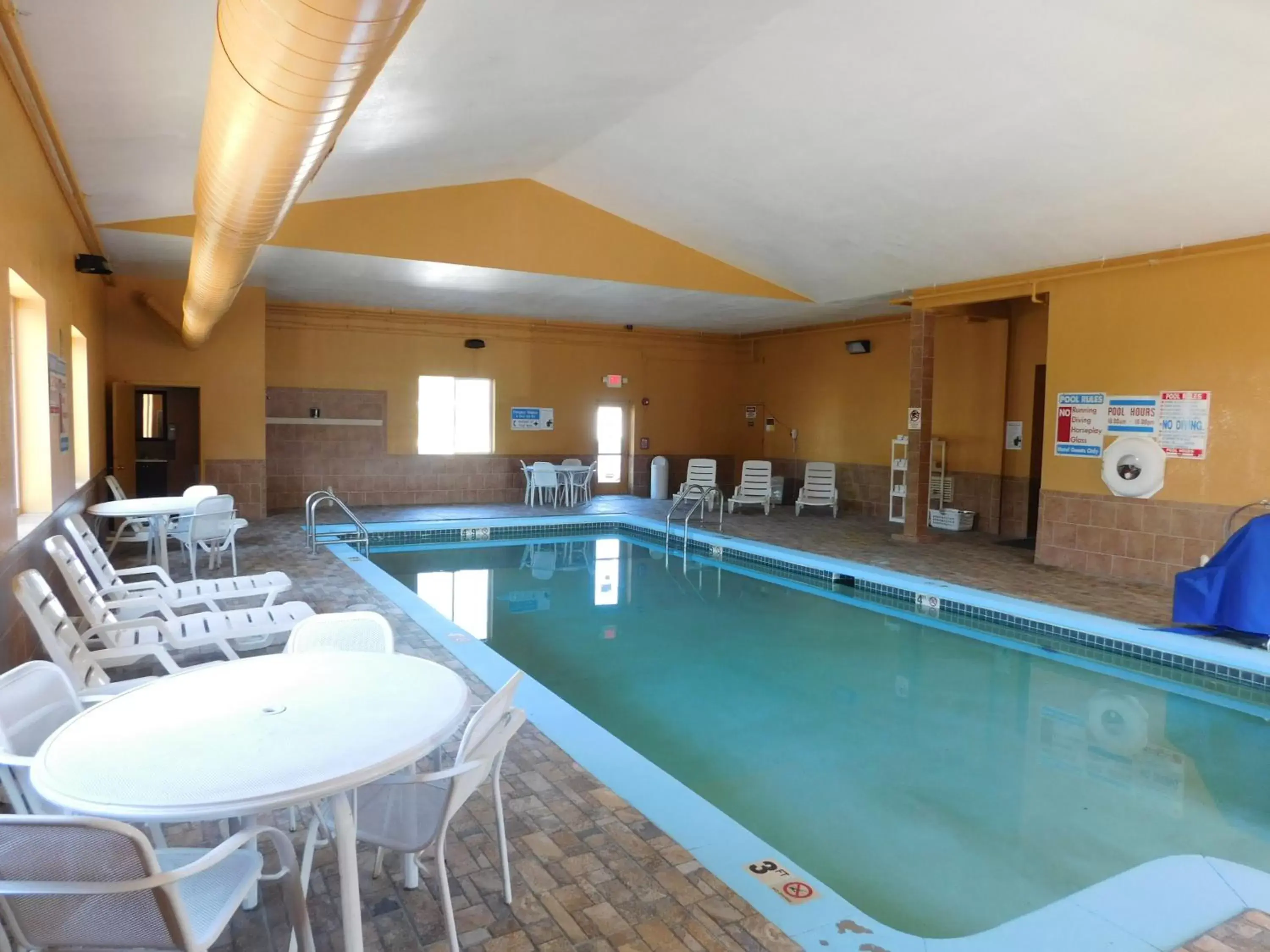 Swimming Pool in Days Inn & Suites by Wyndham Cedar Rapids