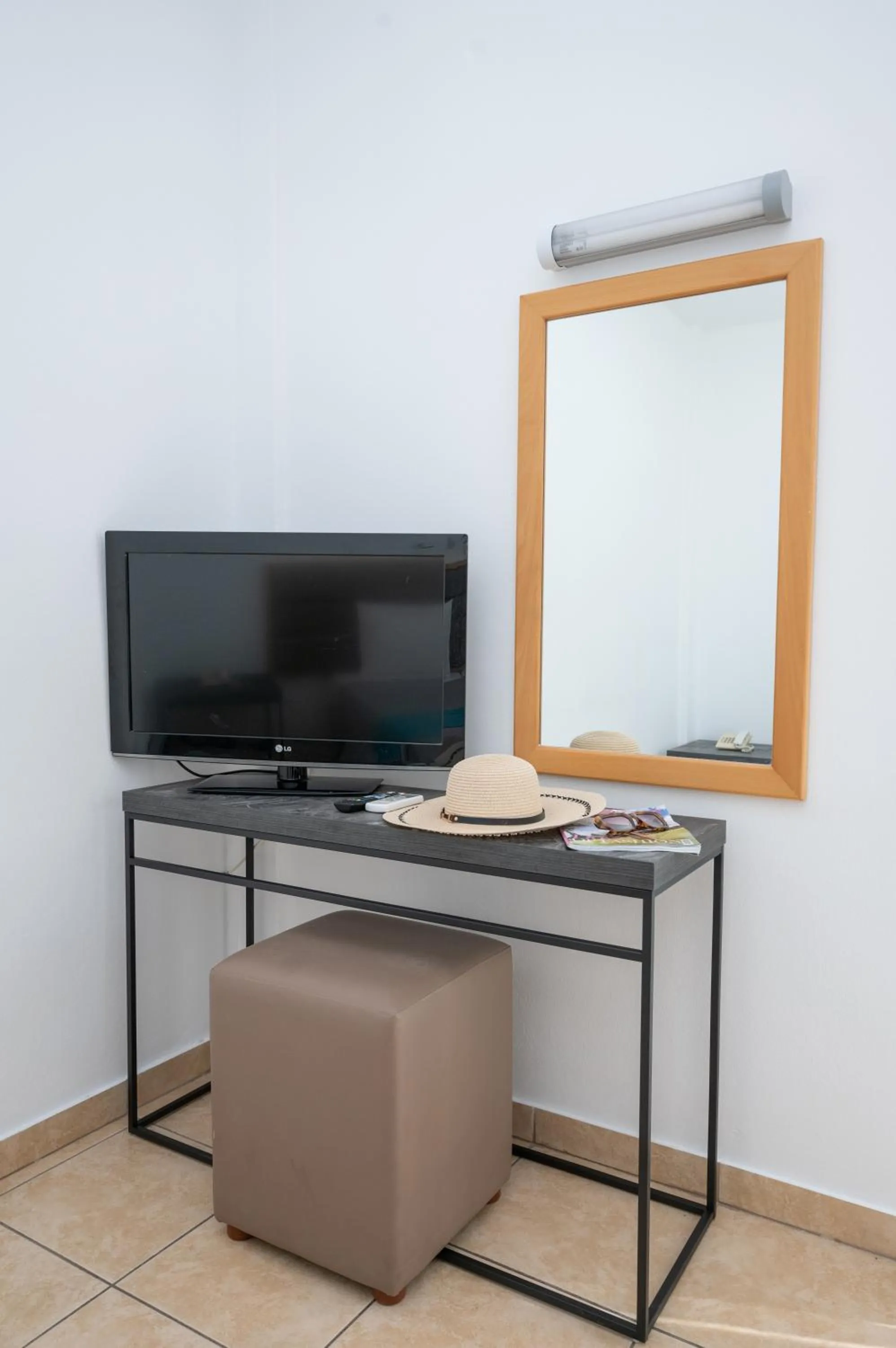 TV and multimedia in New Famagusta Hotel & Suites