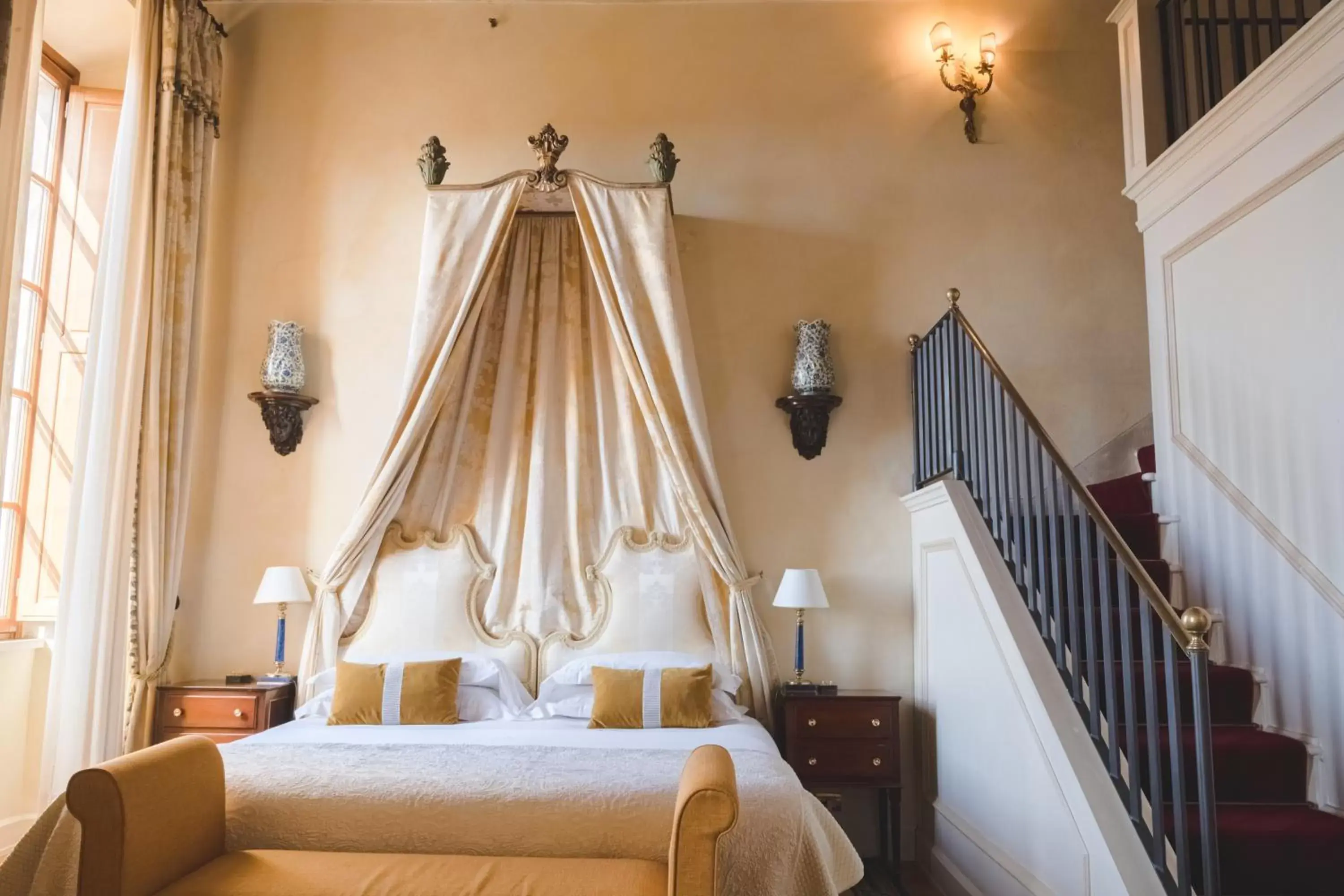 Bedroom, Bed in Grand Hotel Continental Siena - Starhotels Collezione