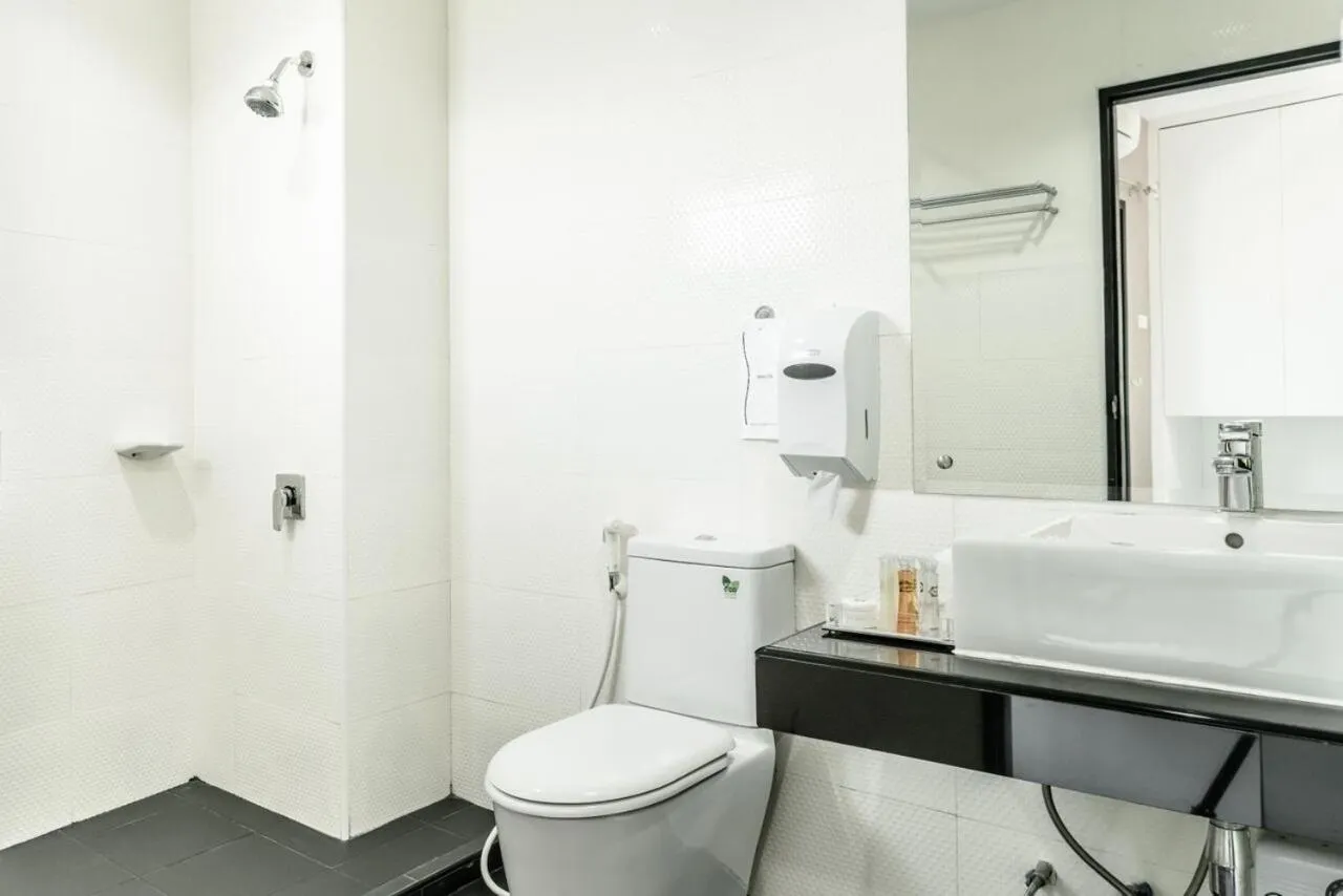 Shower in Prelude Hotel